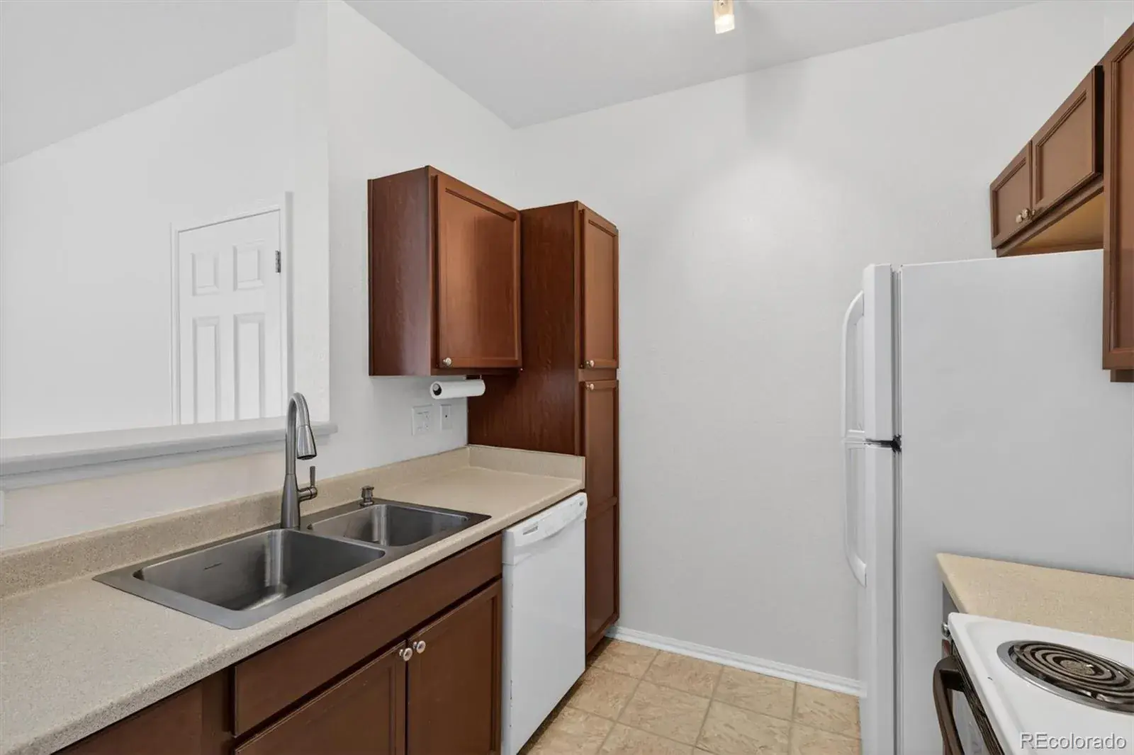 911 S Zeno Way #102 Aurora CO 80017 MLS #REC3321556 03042026221332 1600 13