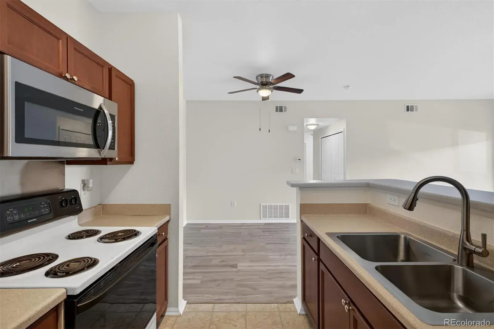 911 S Zeno Way #102 Aurora CO 80017 MLS #REC3321556 03042026221332 1600 14
