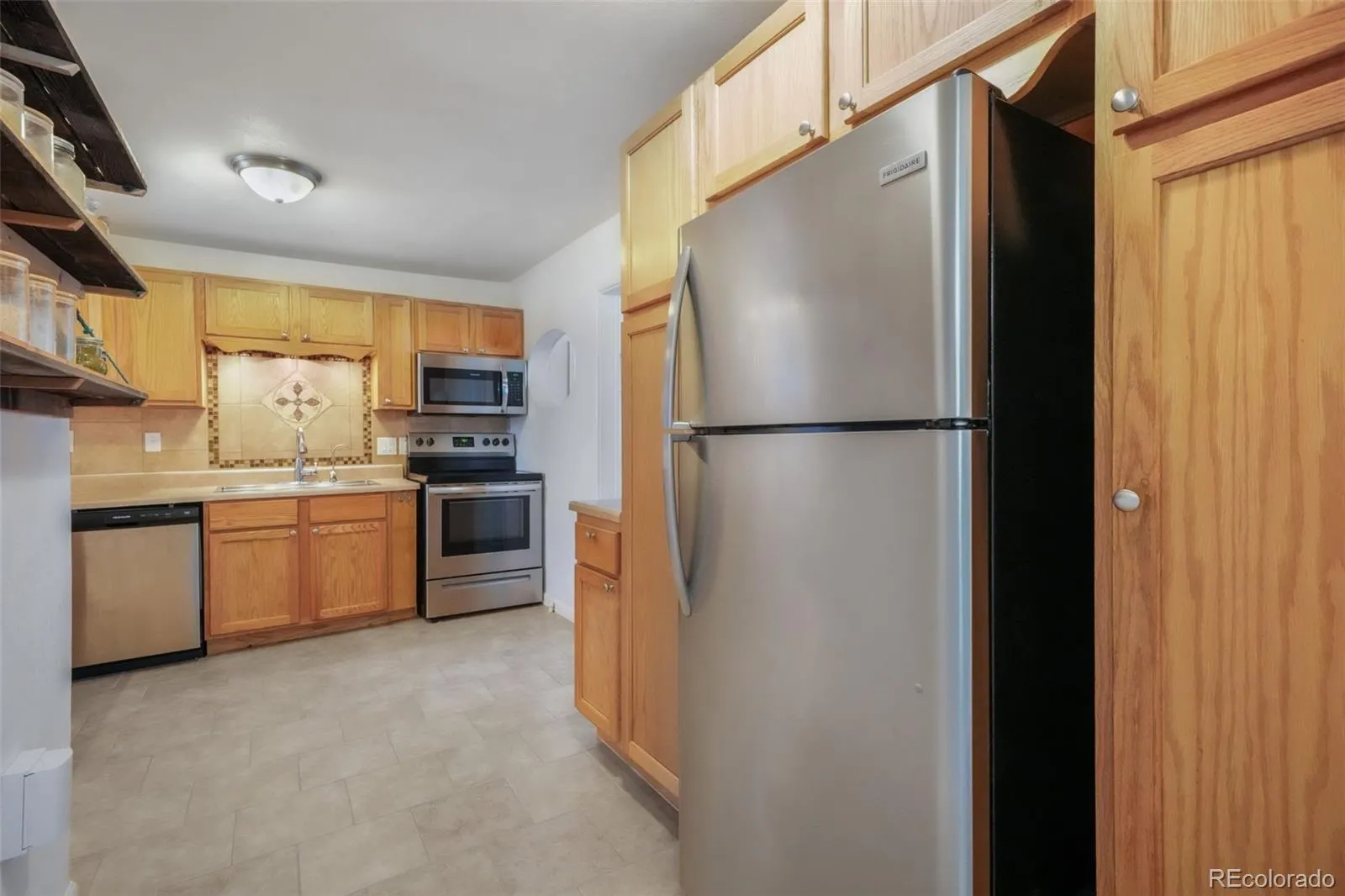 11860 W Independence Avenue Lakewood CO 80401 MLS #REC3321745 05152026145812 1600 12