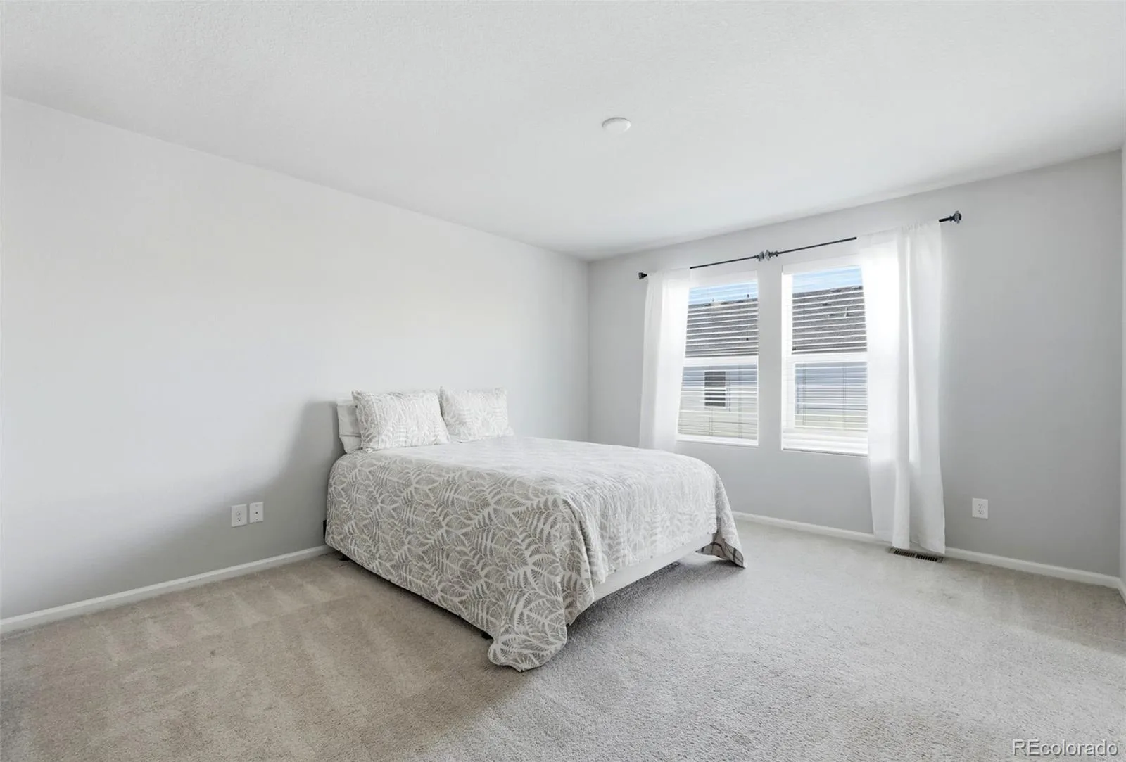 16291 Bolling Drive Denver CO 80239 | MLS #REC3322447 08272026144453 1600 15