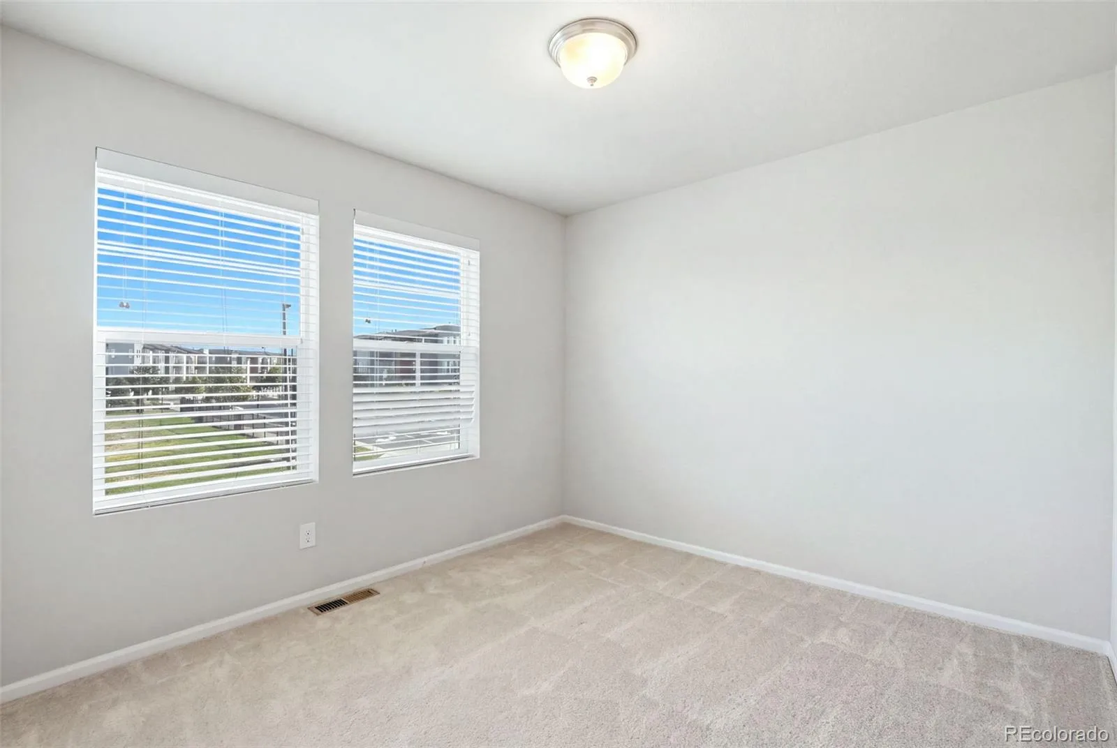 16291 Bolling Drive Denver CO 80239 | MLS #REC3322447 08272026144453 1600 22