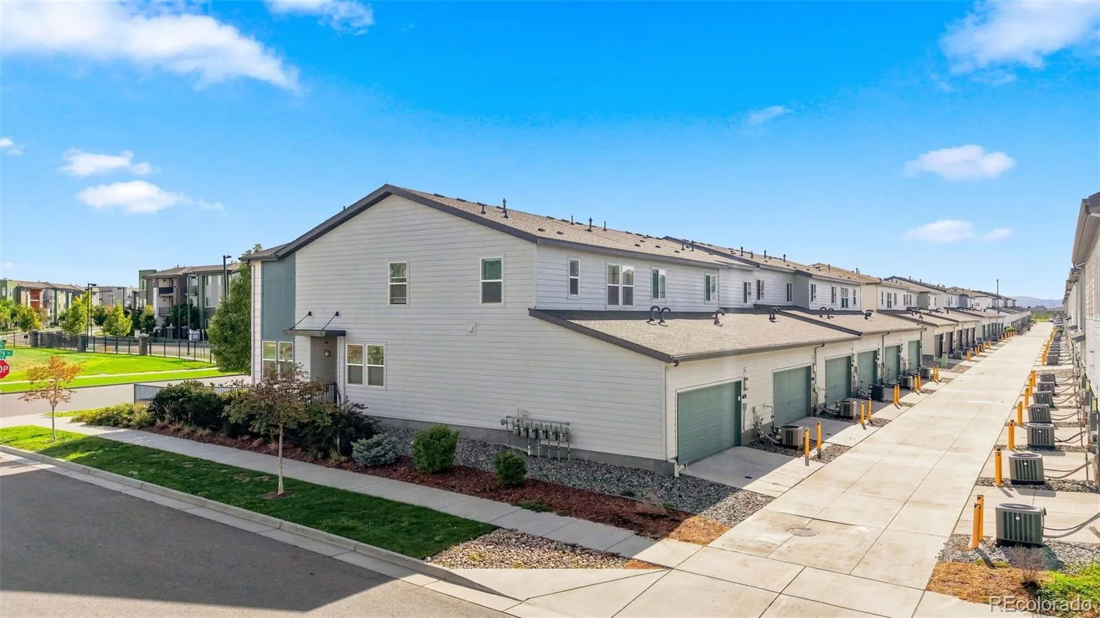 16291 Bolling Drive Denver CO 80239 | MLS #REC3322447 08272026144453 1600 39
