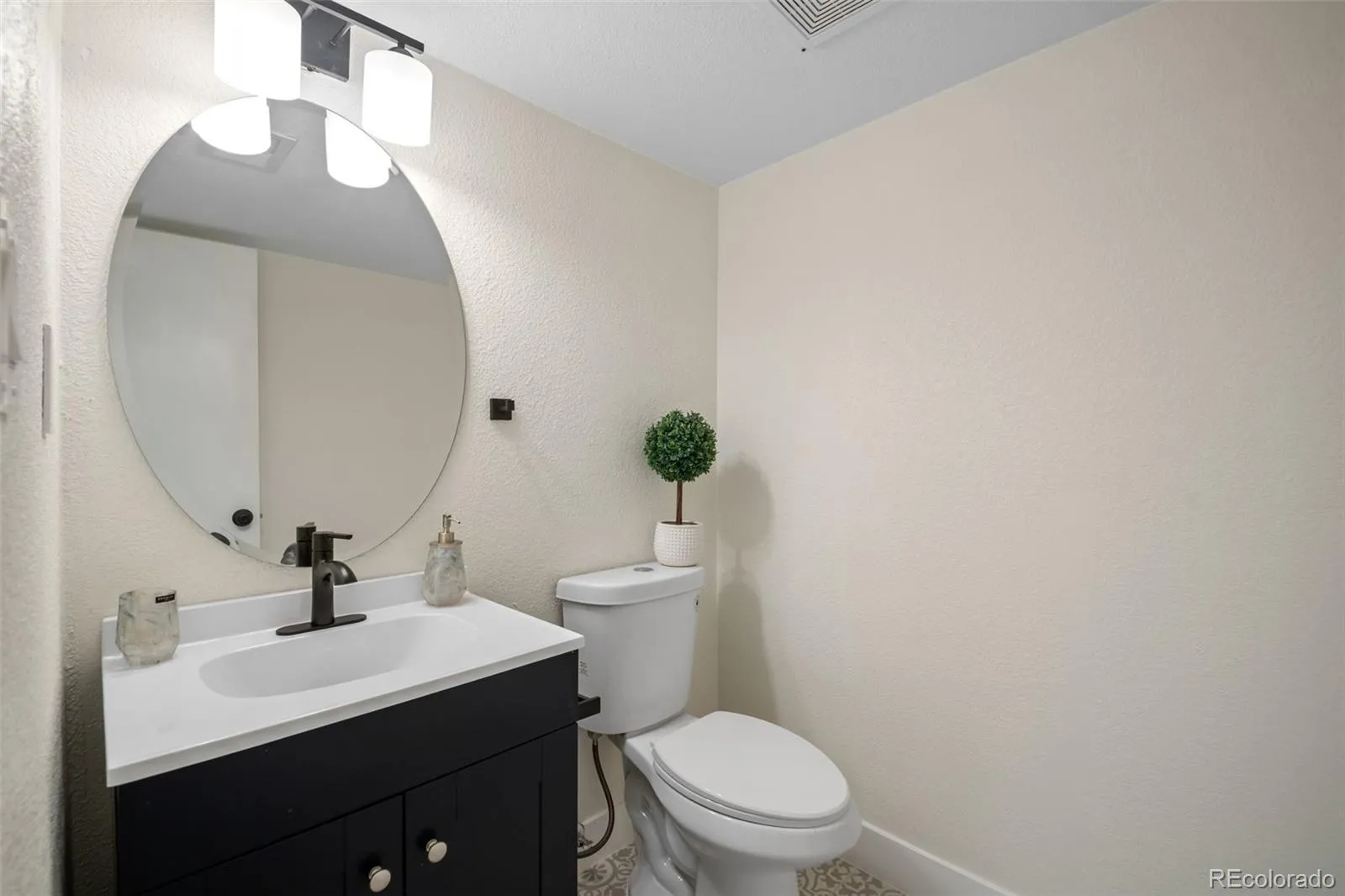 7345 E Hinsdale Place Centennial CO 80112 MLS #REC3323937 04272026221151 1600 18