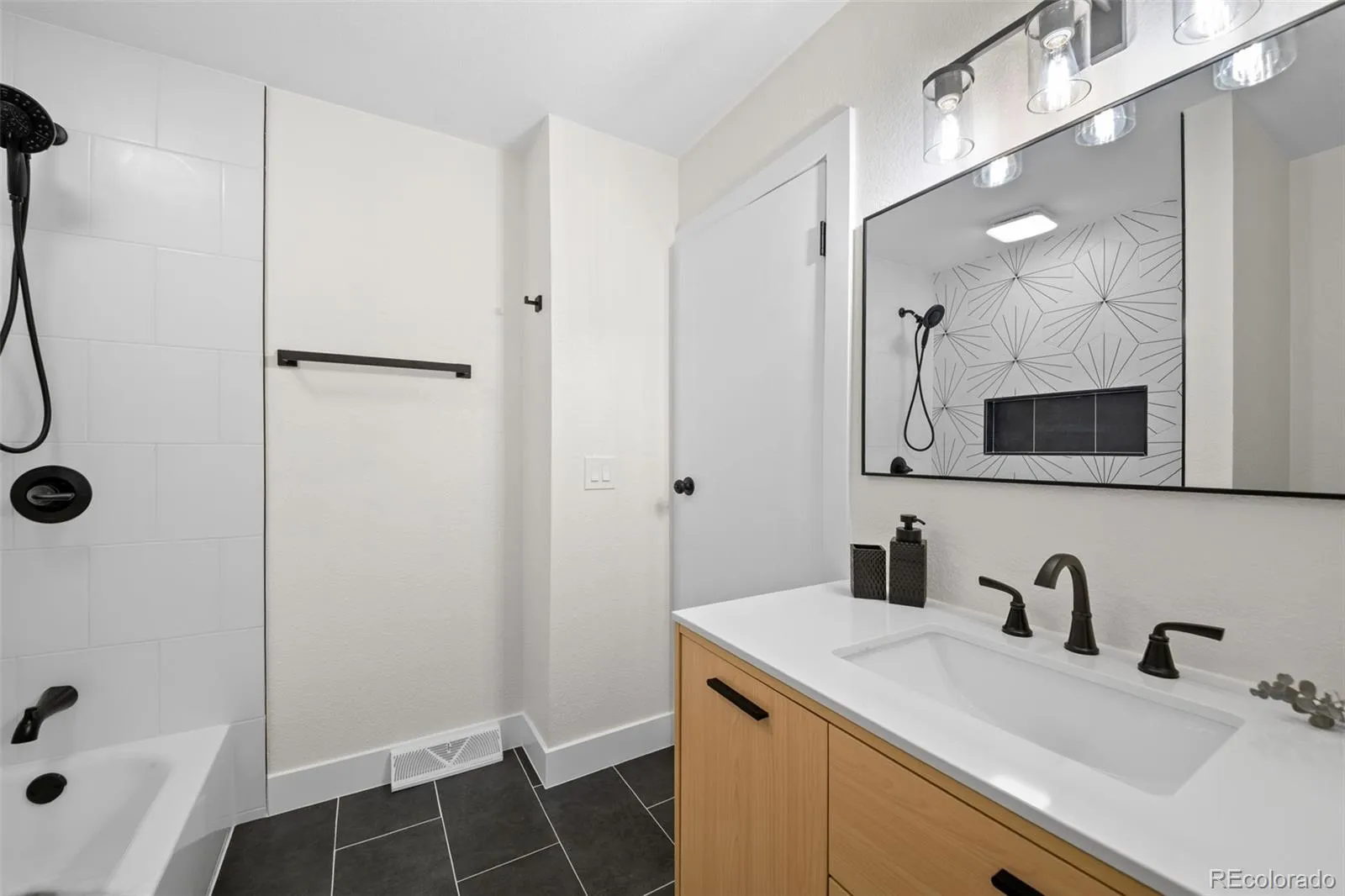 7345 E Hinsdale Place Centennial CO 80112 MLS #REC3323937 04272026221151 1600 22