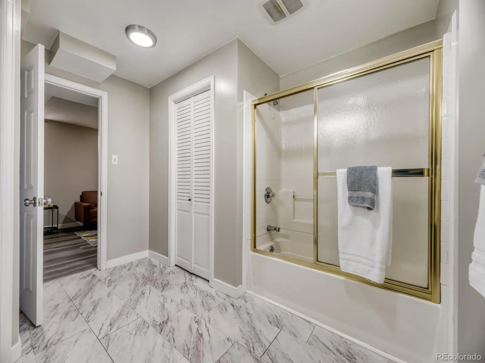 1015 W Longview Avenue Littleton CO 80120 MLS #REC3324870 05212026183941 1600 20