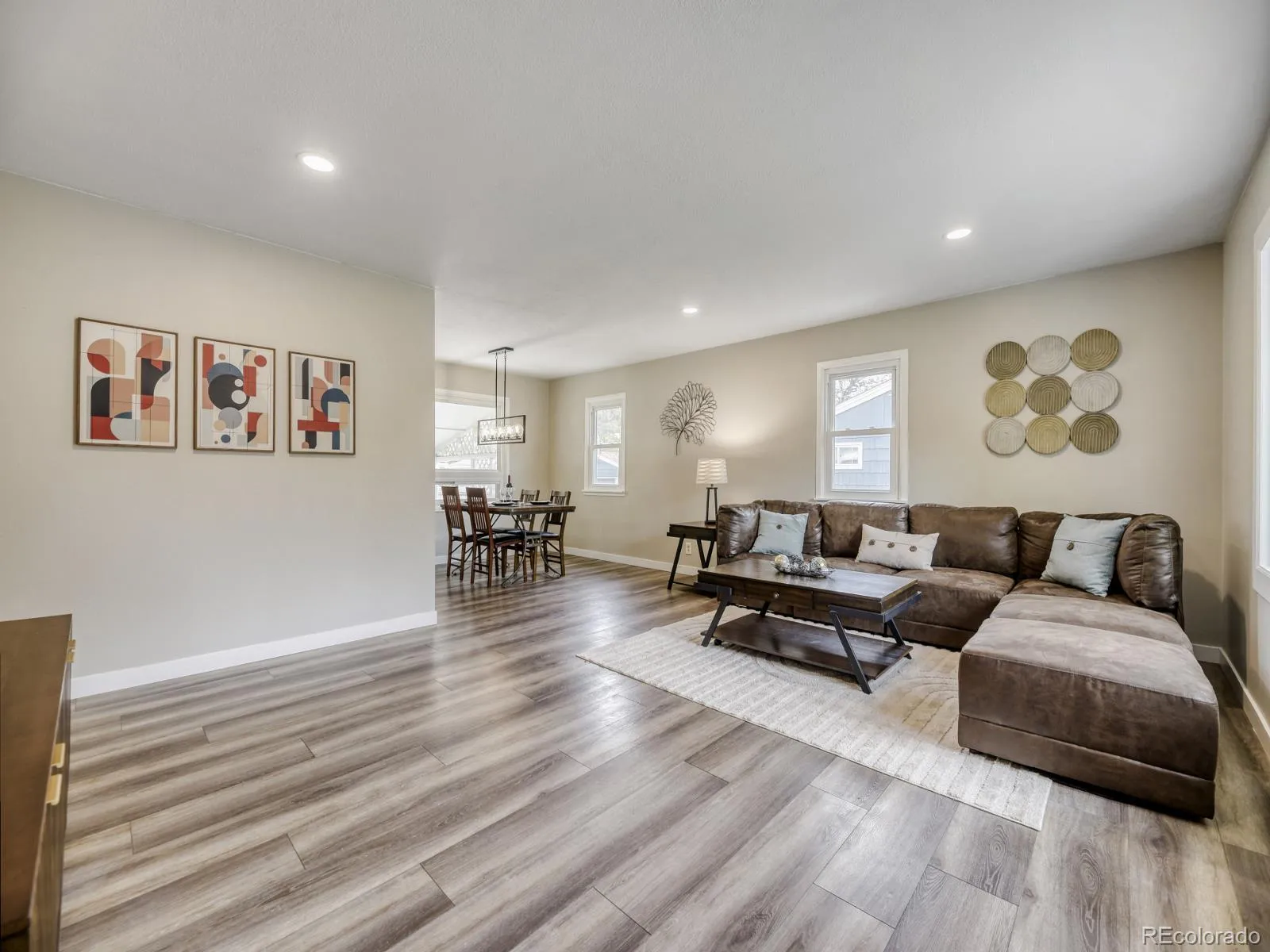 1015 W Longview Avenue Littleton CO 80120 MLS #REC3324870 05212026183941 1600 4