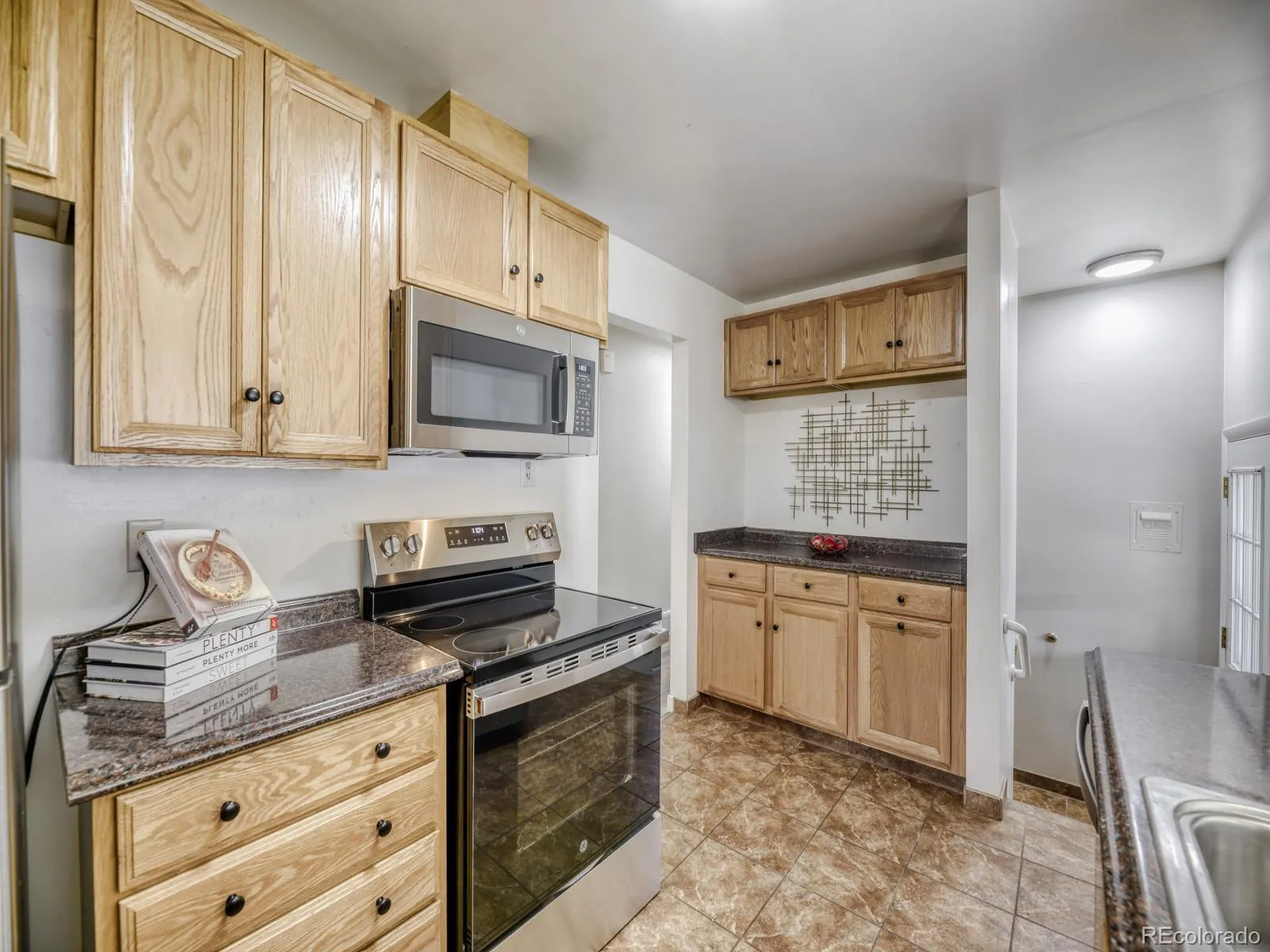 1015 W Longview Avenue Littleton CO 80120 MLS #REC3324870 05212026183941 1600 9