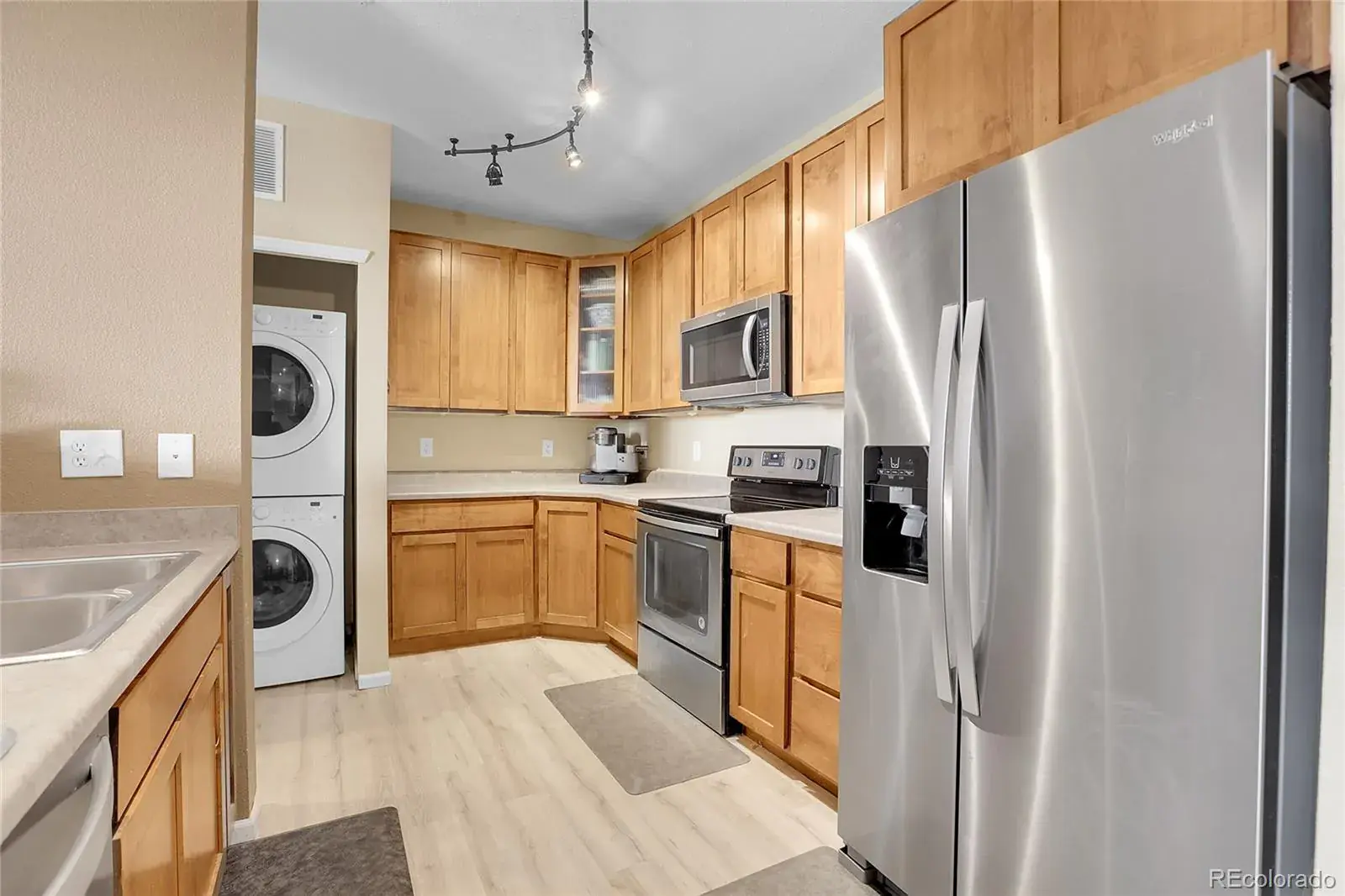 10302025223422 1600 10