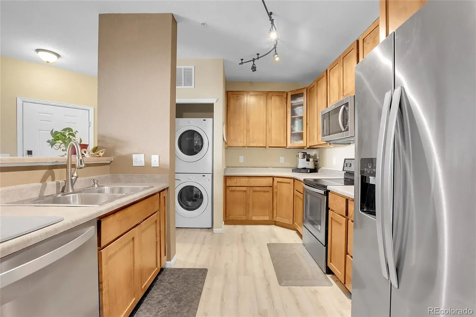 10302025223422 1600 11