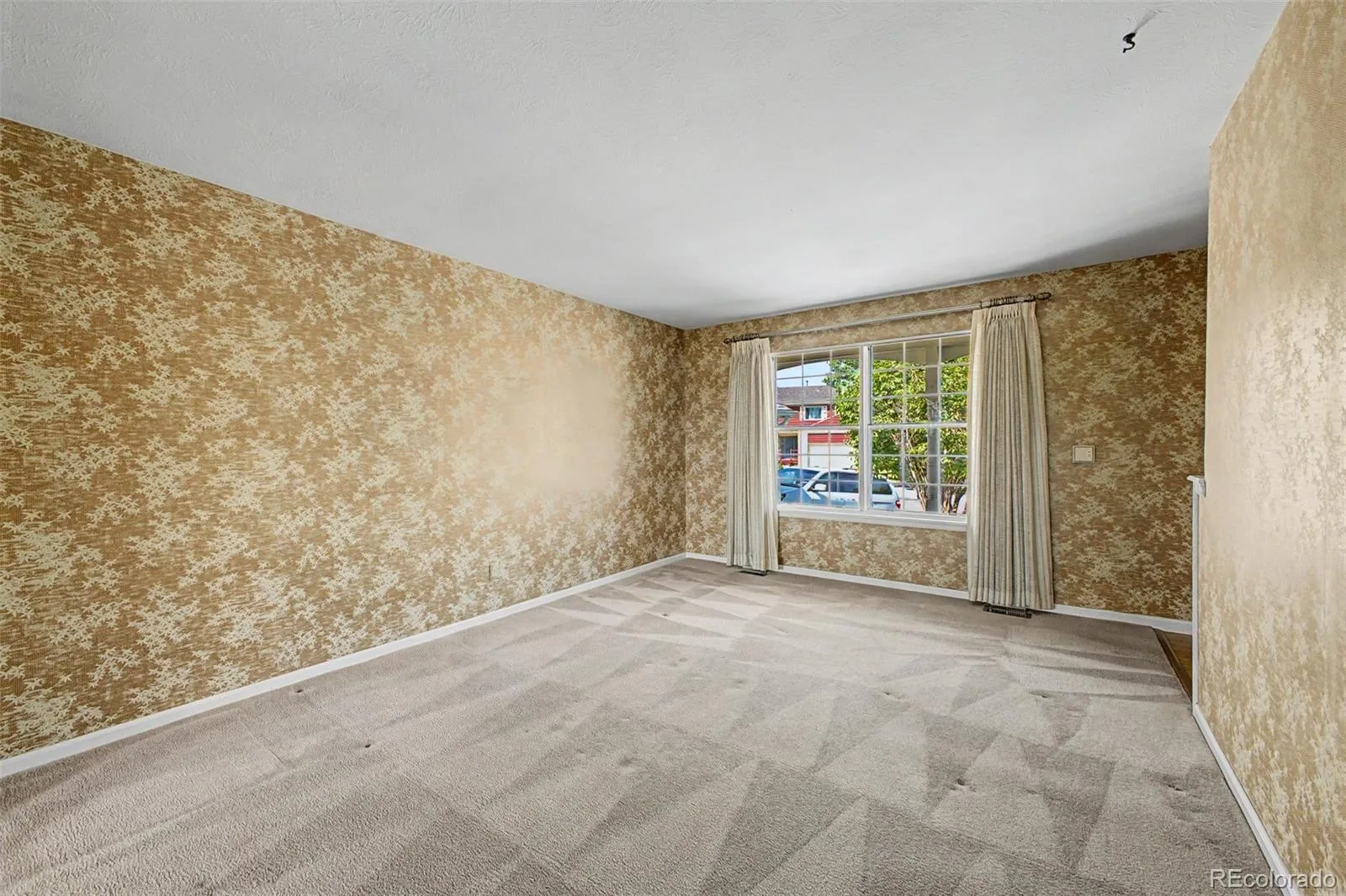 487 S Kingston Circle Aurora CO 80012 | MLS #REC3327800 10012026181156 1600 13