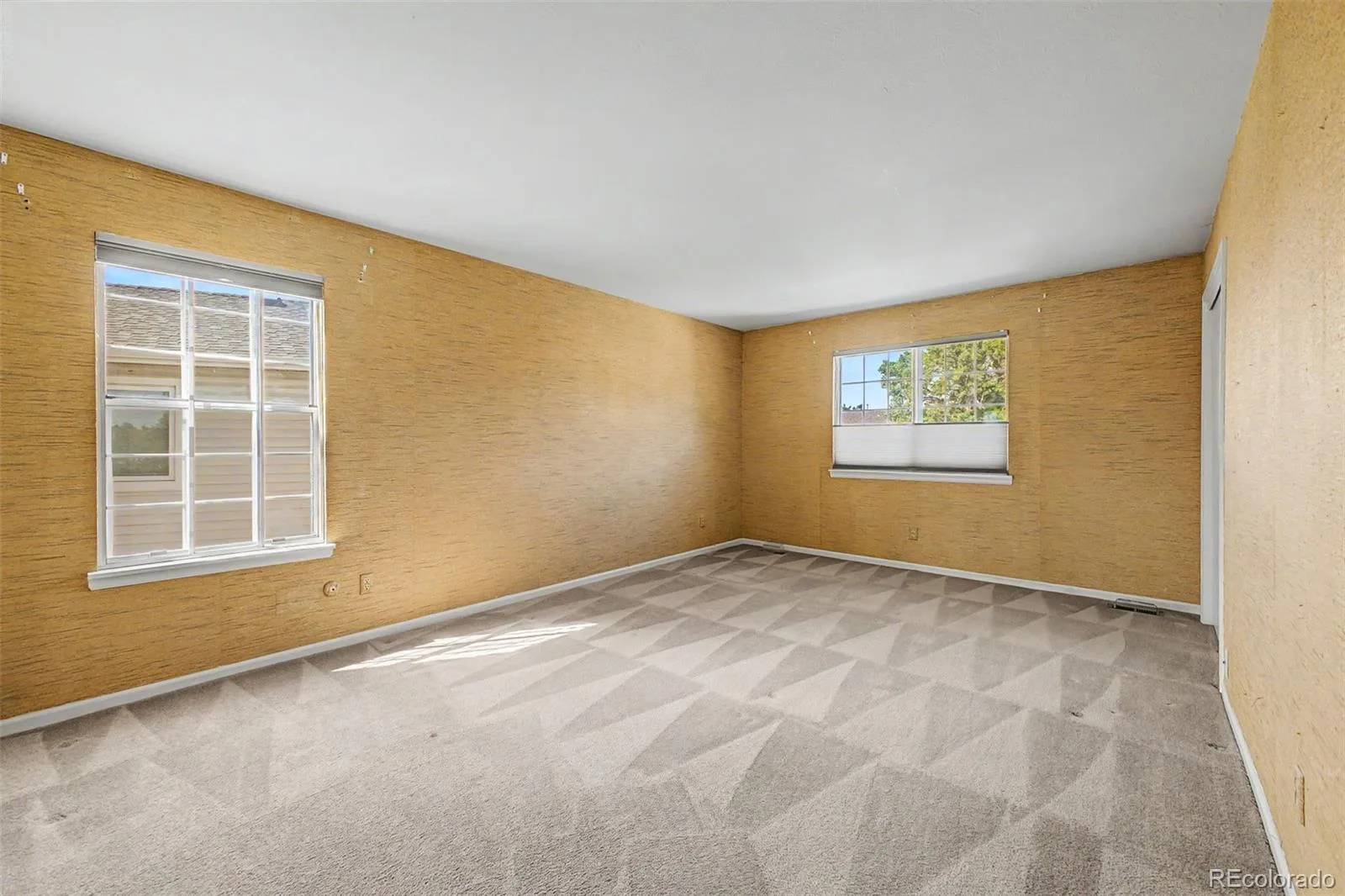 487 S Kingston Circle Aurora CO 80012 | MLS #REC3327800 10012026181156 1600 26