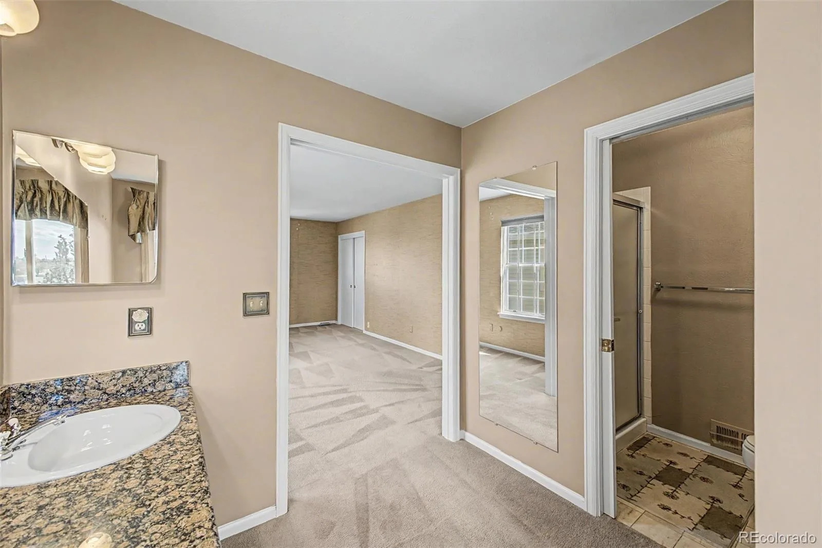 487 S Kingston Circle Aurora CO 80012 | MLS #REC3327800 10012026181156 1600 30