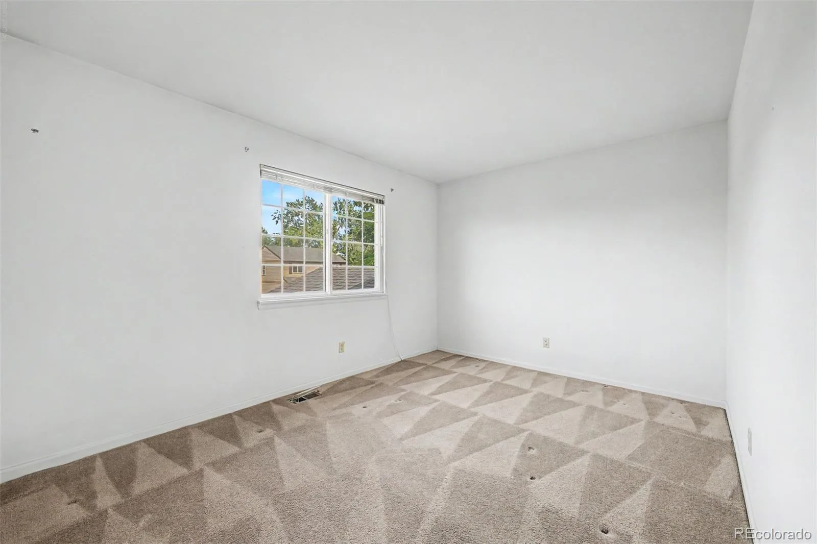 487 S Kingston Circle Aurora CO 80012 | MLS #REC3327800 10012026181156 1600 34