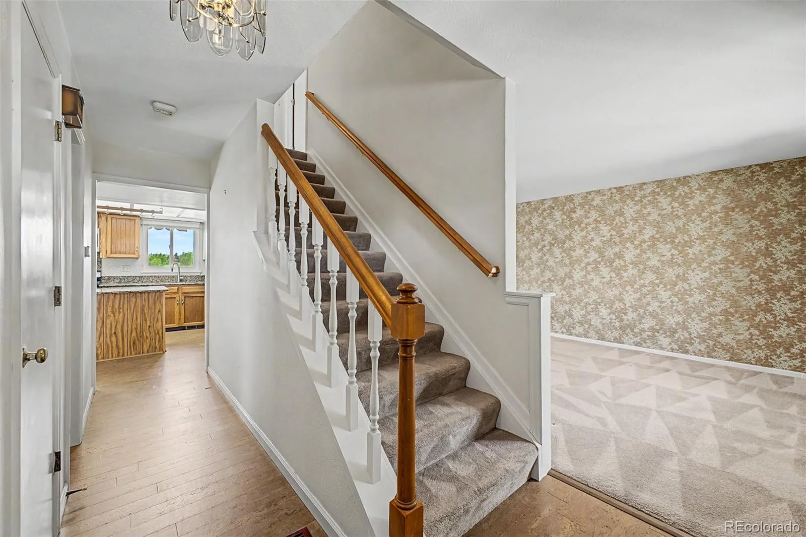 487 S Kingston Circle Aurora CO 80012 | MLS #REC3327800 10012026181156 1600 9