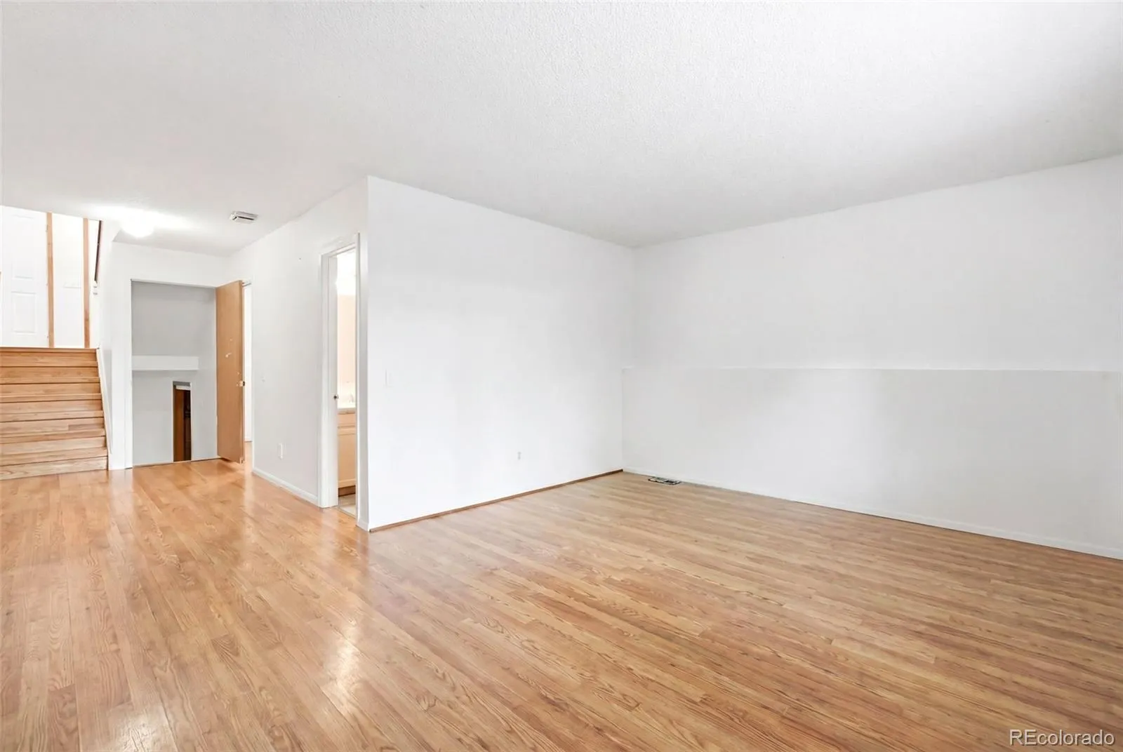 17592 E Ohio Circle Aurora CO 80017 MLS #REC3330320 05282026024032 1600 40