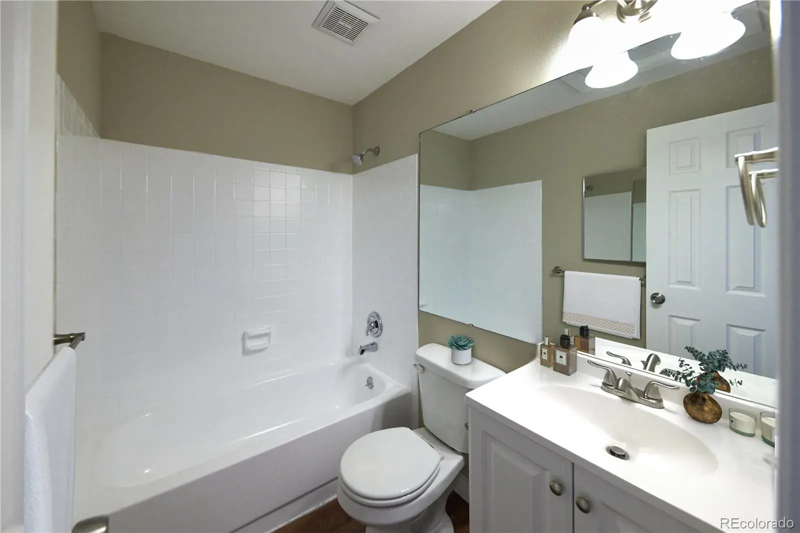 61 S Sable Boulevard #C26 Aurora CO 80012 MLS #REC3330702 03032026204322 1600 12