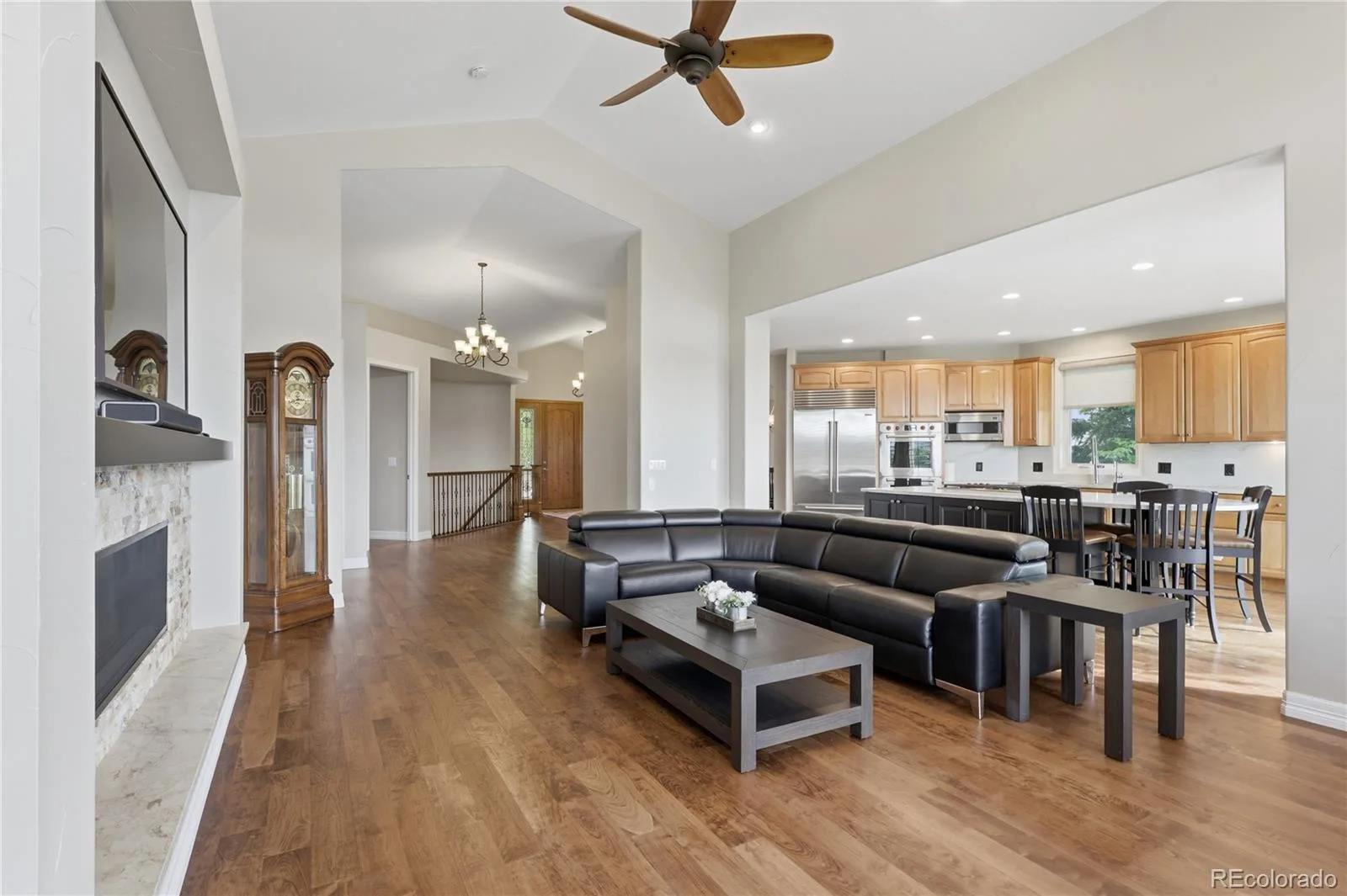 6732 Vista Lodge Loop Castle Pines CO 80108 MLS #REC3335126 06092026005937 1600 11