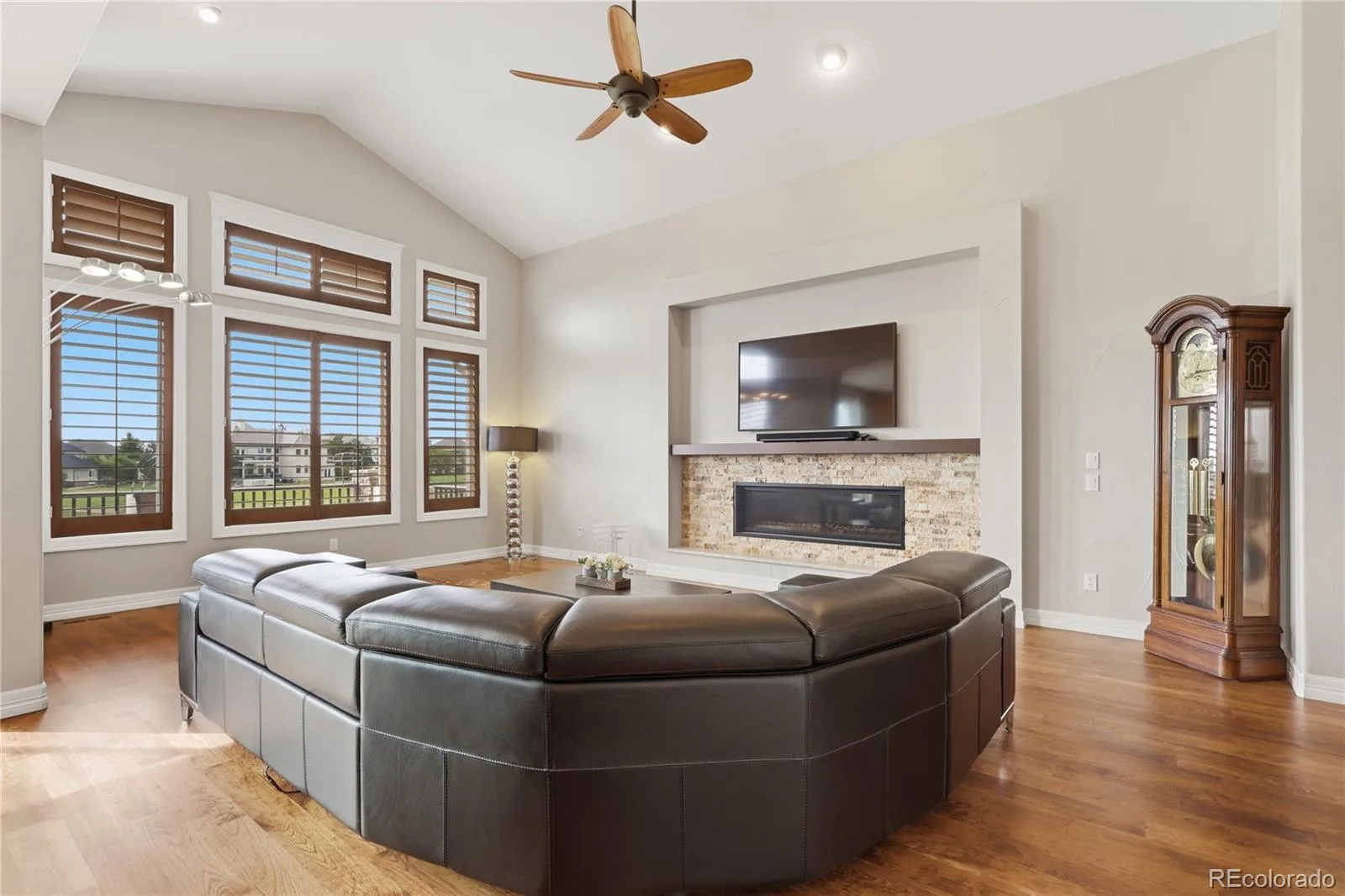 6732 Vista Lodge Loop Castle Pines CO 80108 MLS #REC3335126 06092026005937 1600 8