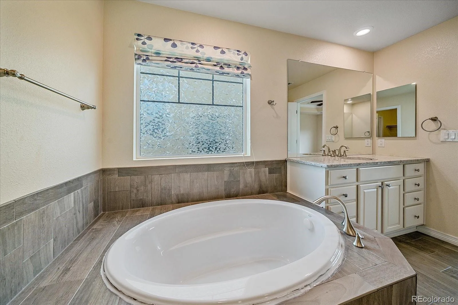 18870 W 85th Drive Arvada CO 80007 MLS #REC3336994 07032026164031 1600 24