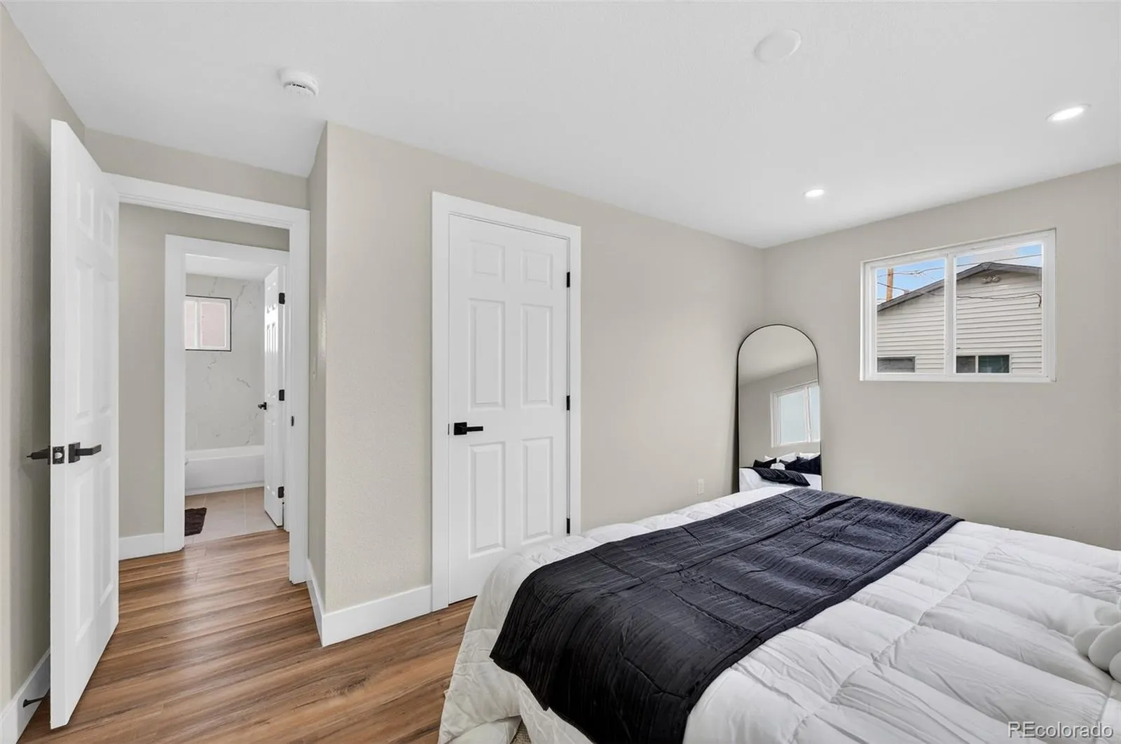 04162026144200 1600 14