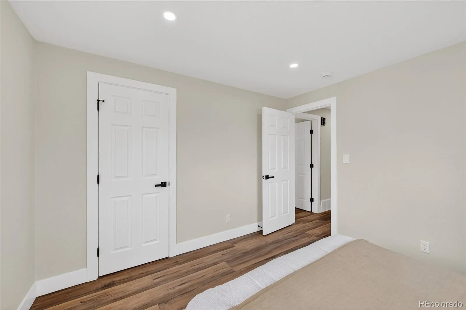 04162026144200 1600 16