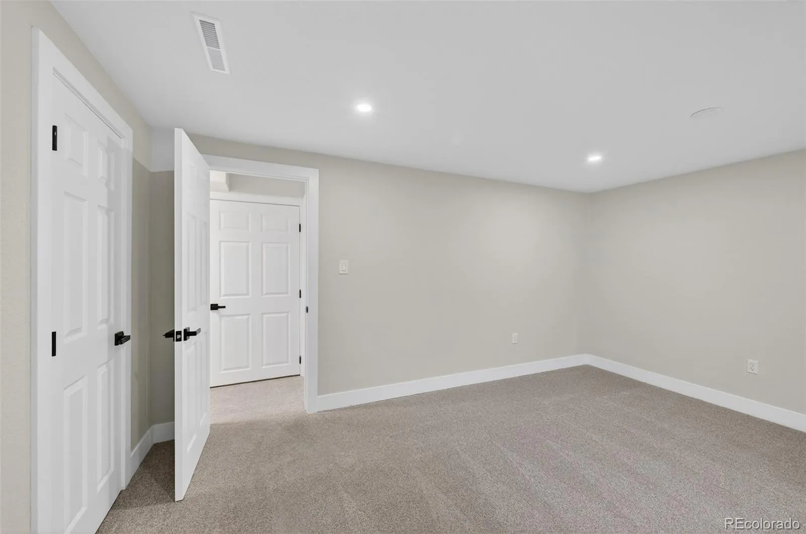 04162026144200 1600 22