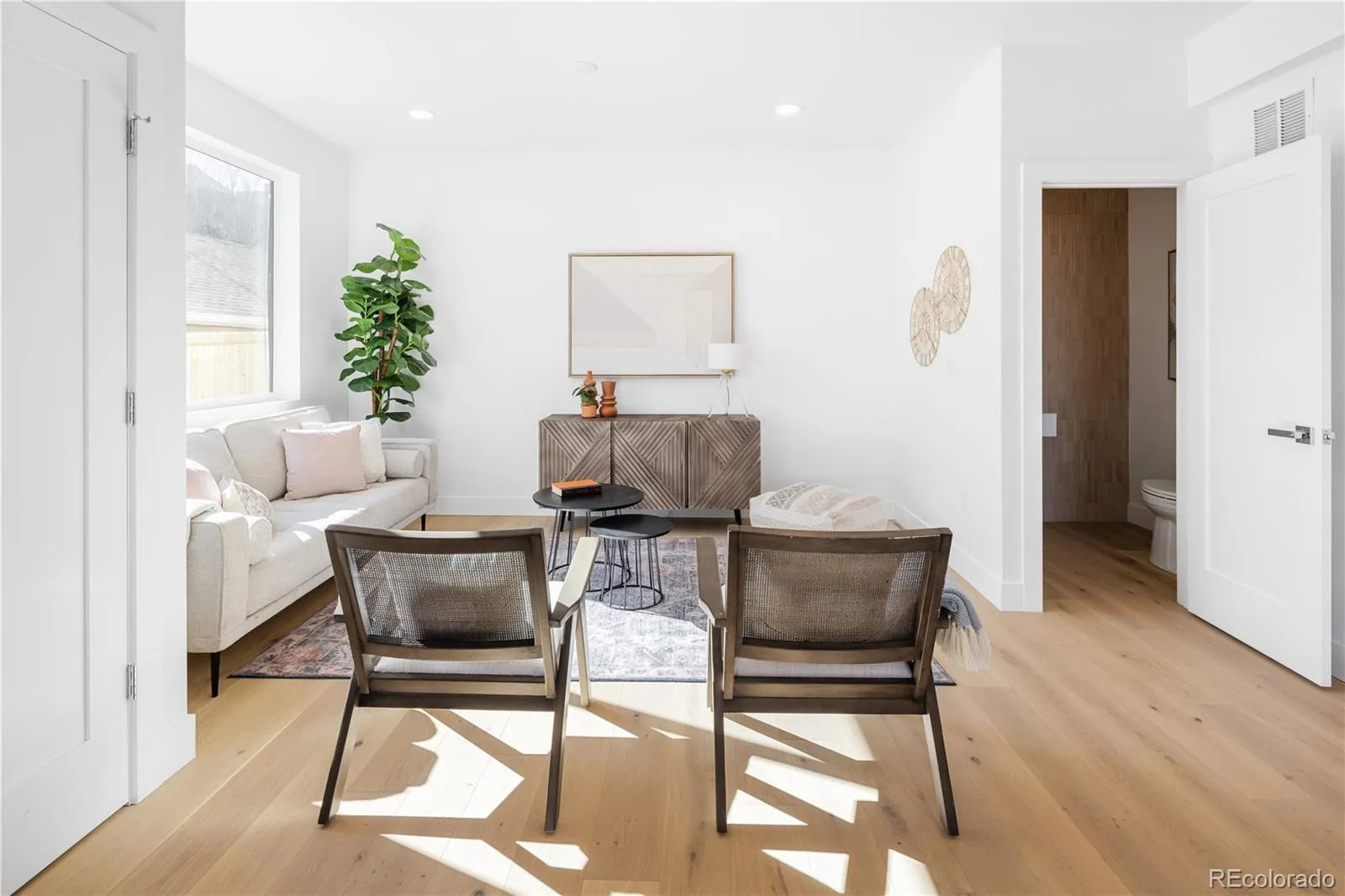 04112026215453 1600 2