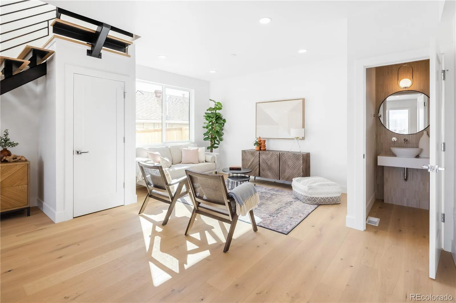 04112026215453 1600 8