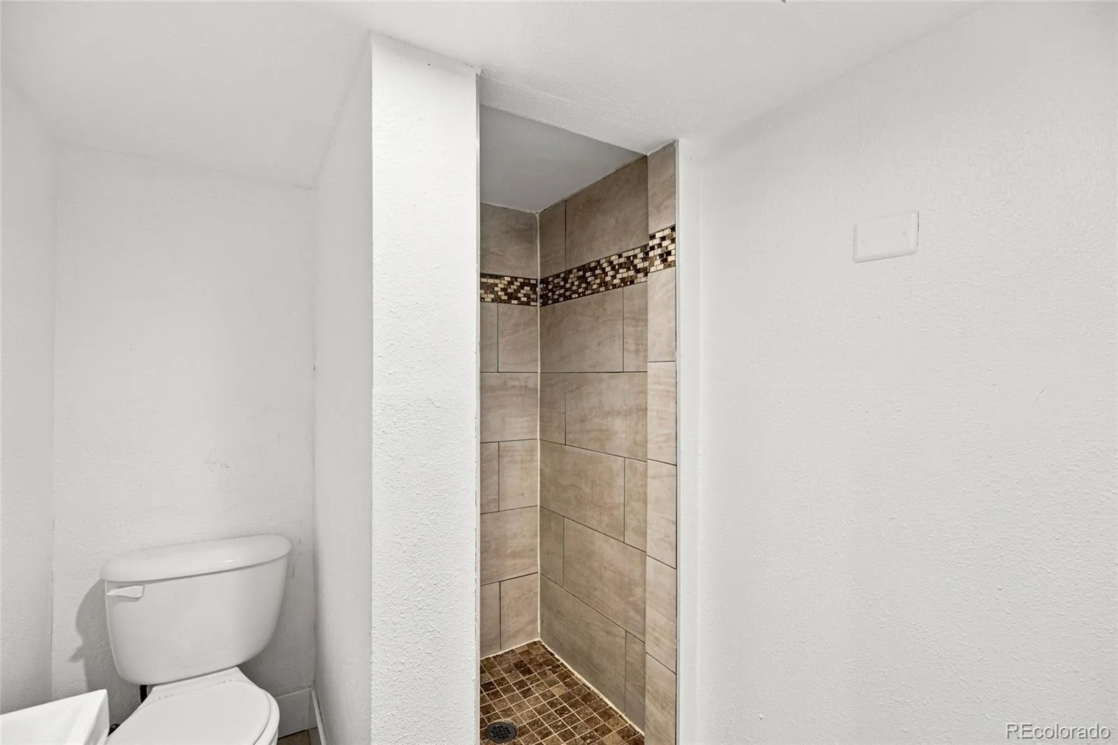 812 Geneva Street Aurora CO 80010 | MLS #REC3347698 08072026203030 1600 22