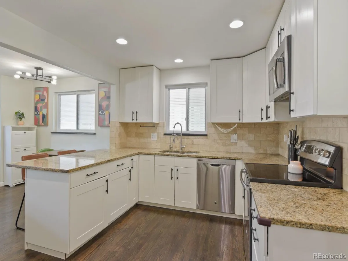 2555 E Maplewood Avenue Littleton CO 80121 MLS #REC3355960 07092026164456 1200 10