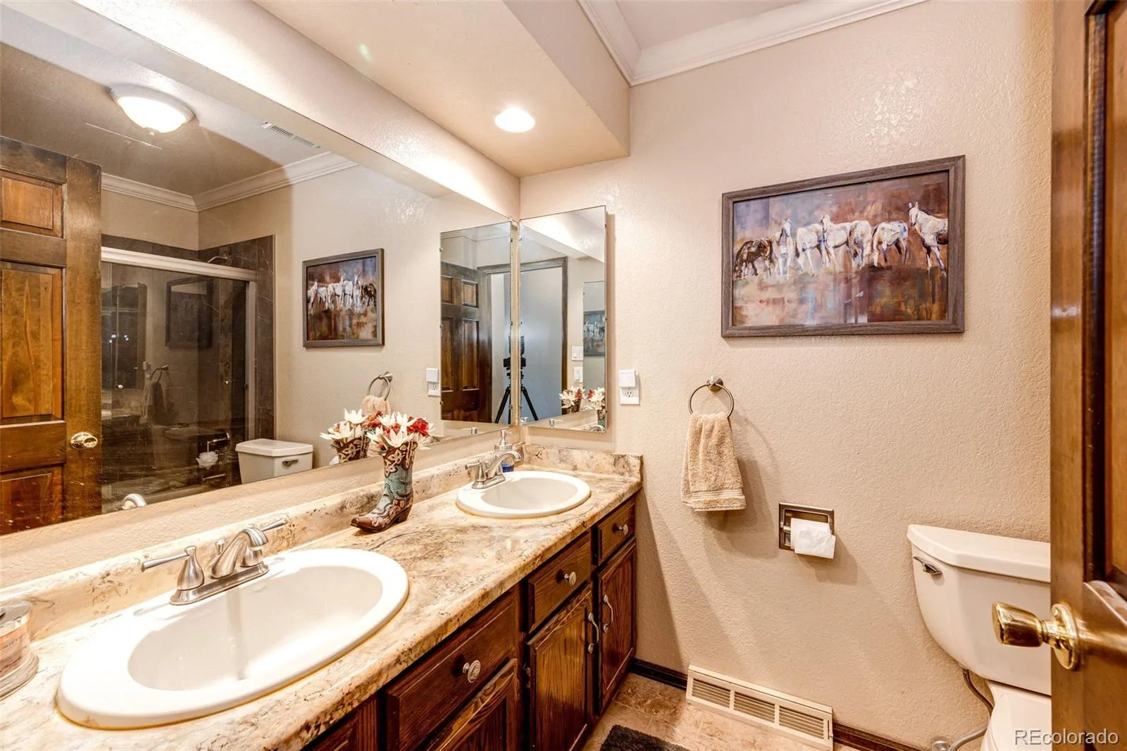 2303 S Eldridge Court Lakewood CO 80228 | MLS #REC3365235 08062026022420 1600 19