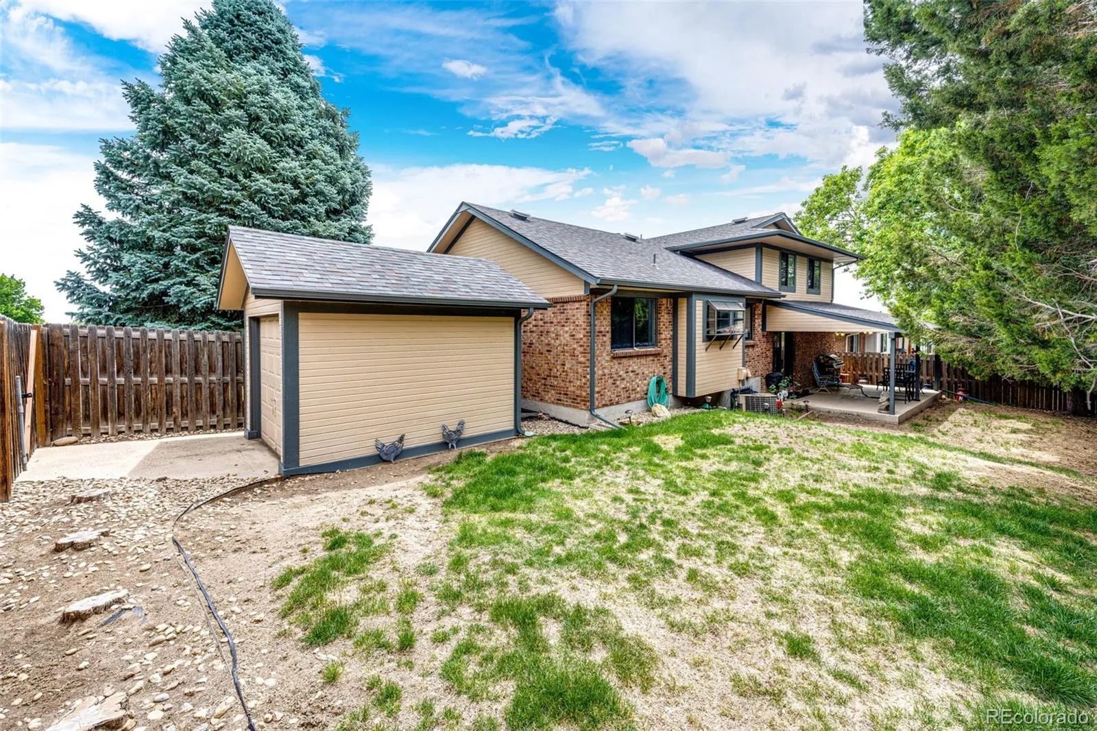 2303 S Eldridge Court Lakewood CO 80228 | MLS #REC3365235 08062026022420 1600 24