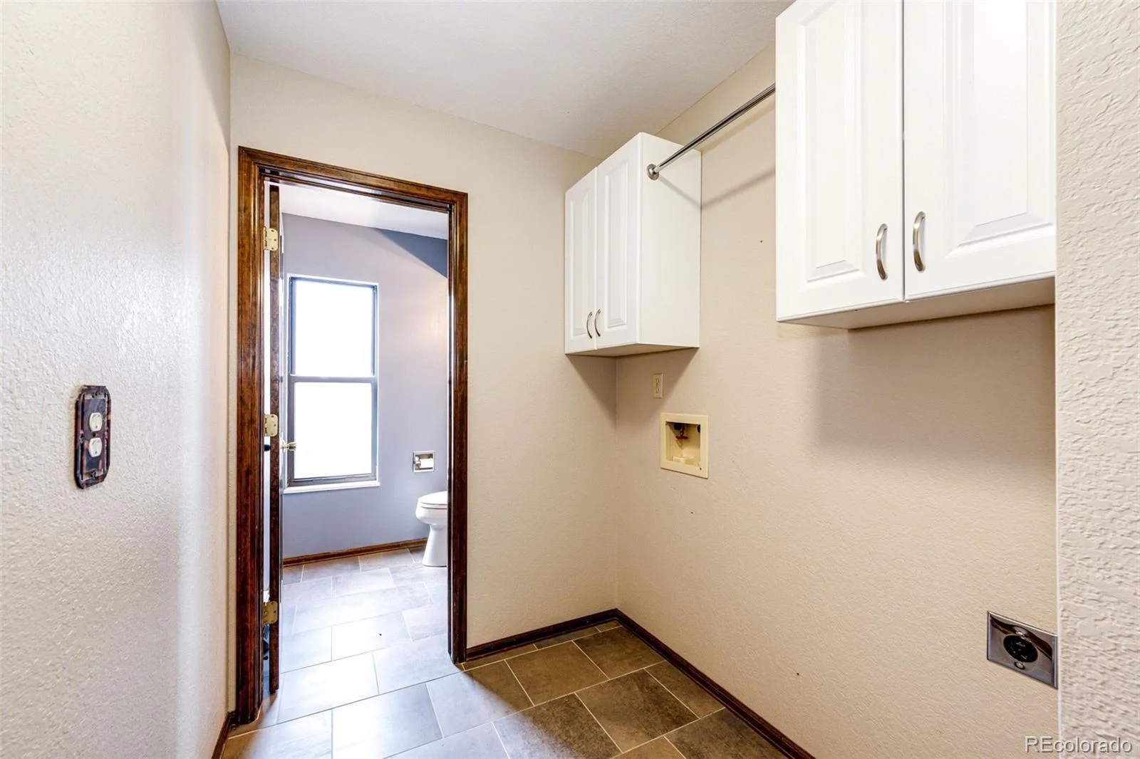 2303 S Eldridge Court Lakewood CO 80228 | MLS #REC3365235 08062026022420 1600 30