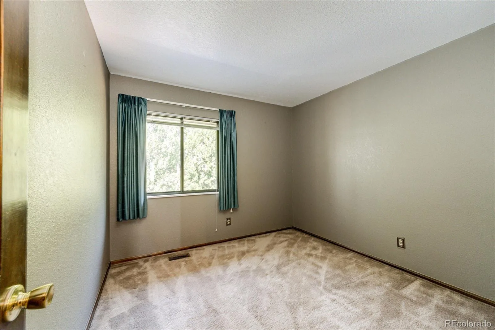 2303 S Eldridge Court Lakewood CO 80228 | MLS #REC3365235 08062026022420 1600 33