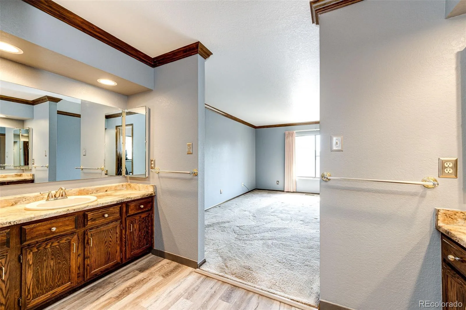 2303 S Eldridge Court Lakewood CO 80228 | MLS #REC3365235 08062026022420 1600 40