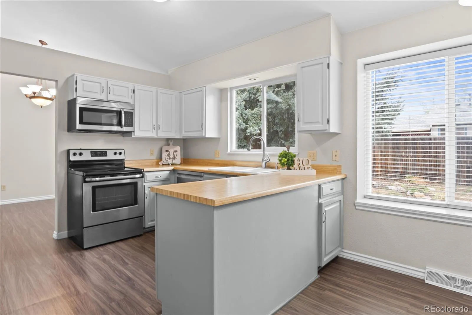3737 S Walden Street Aurora CO 80013 MLS #REC3365833 05022026055840 1600 6