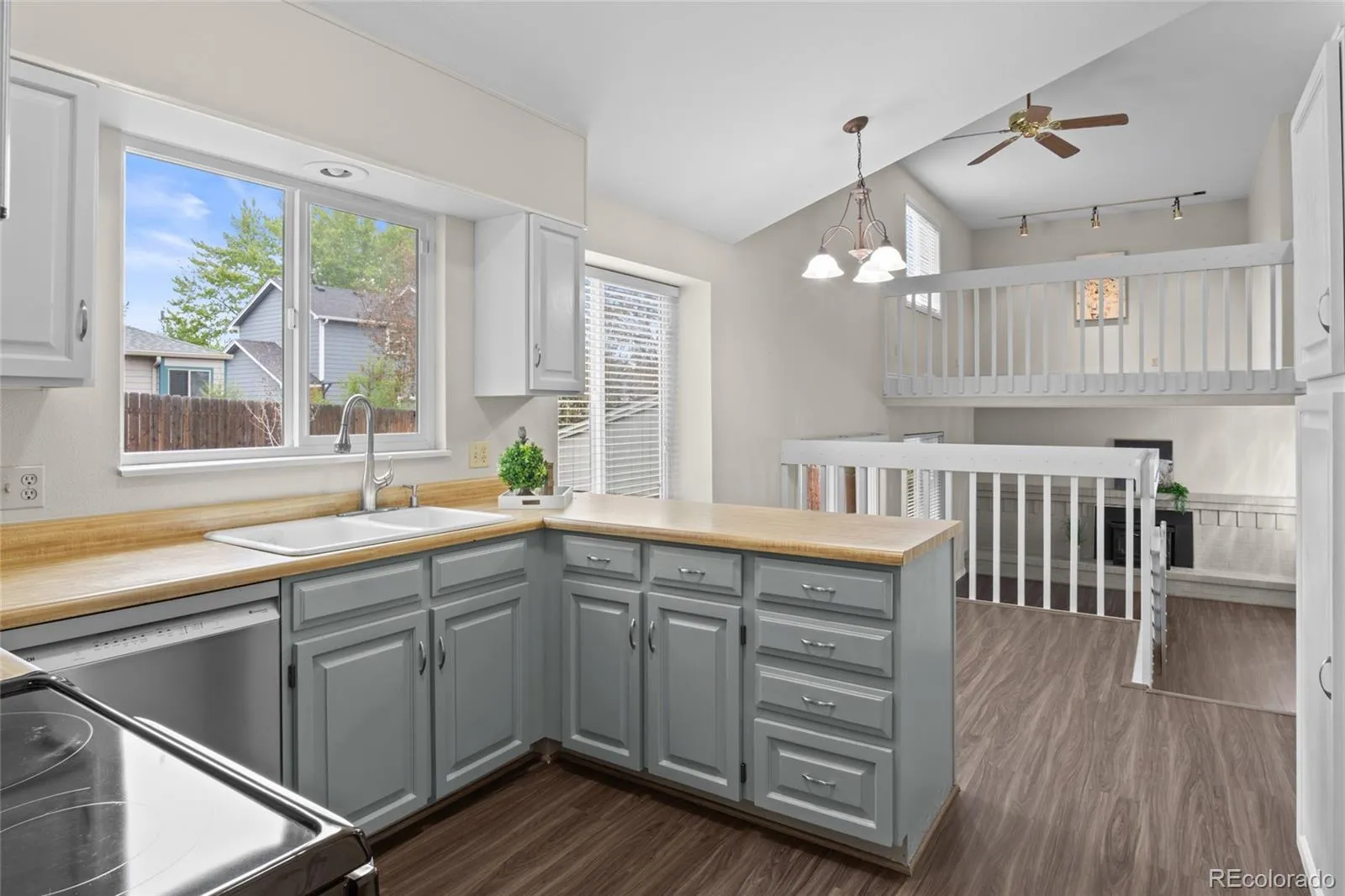 3737 S Walden Street Aurora CO 80013 MLS #REC3365833 05022026055840 1600 8