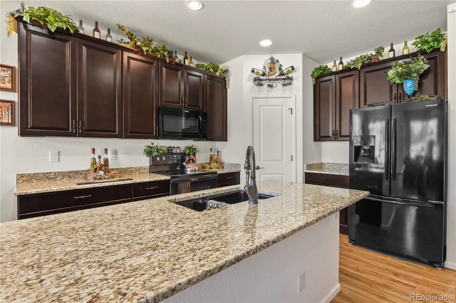 3921 John Court Castle Rock CO 80104 | MLS #REC3367351 05242026233520 1600 6