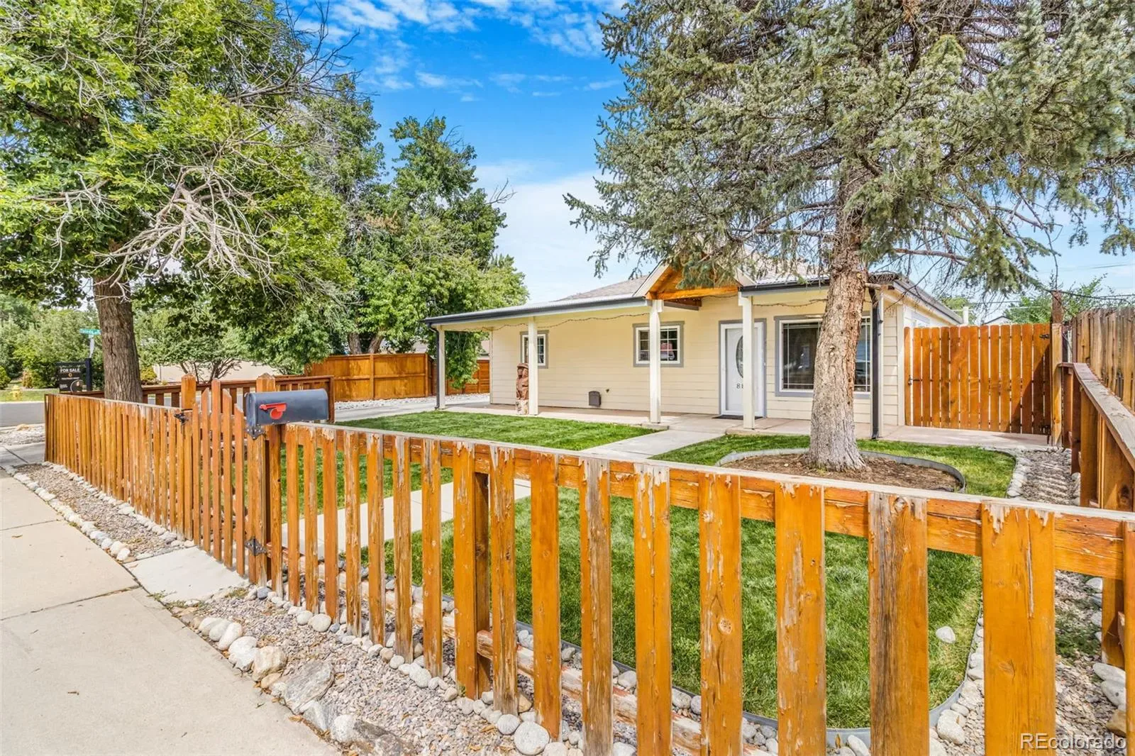 884 Vaughn Street Aurora CO 80011 MLS #REC3367783 03182026165933 1600 3
