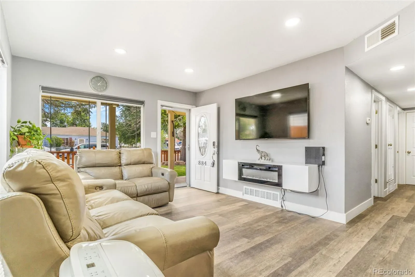 884 Vaughn Street Aurora CO 80011 MLS #REC3367783 03182026165933 1600 4