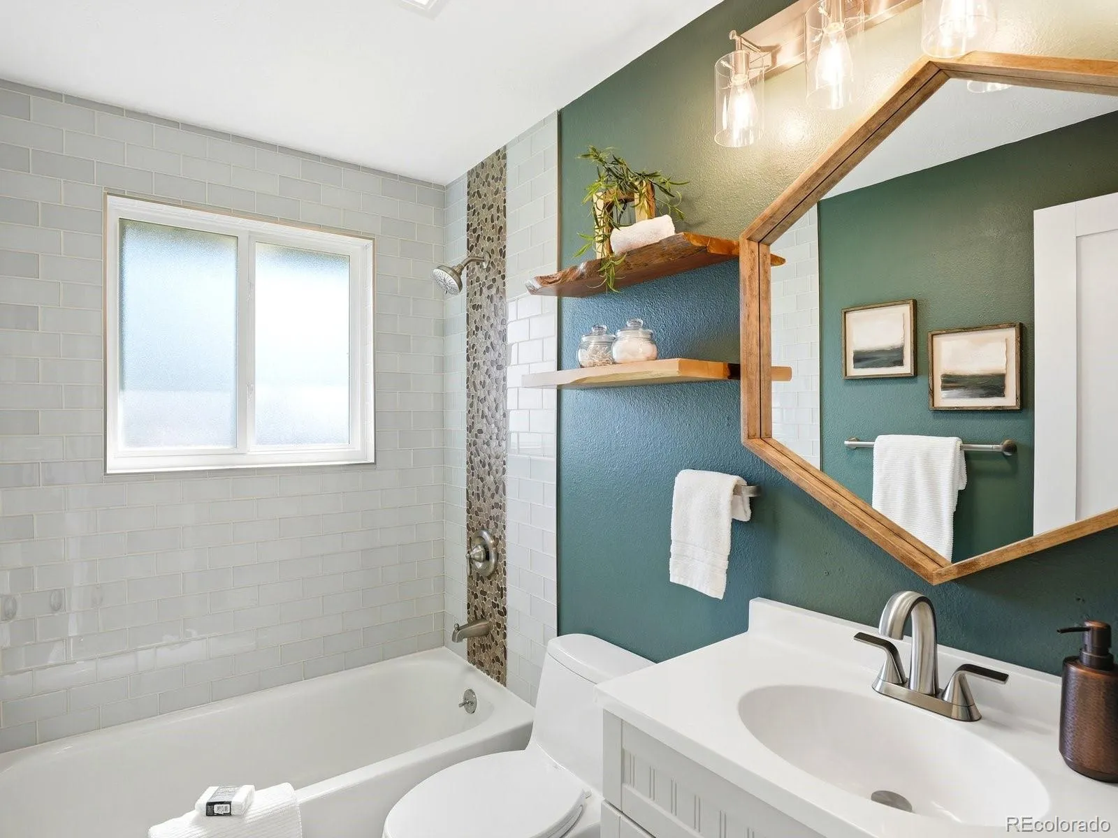 04162026192137 1600 21