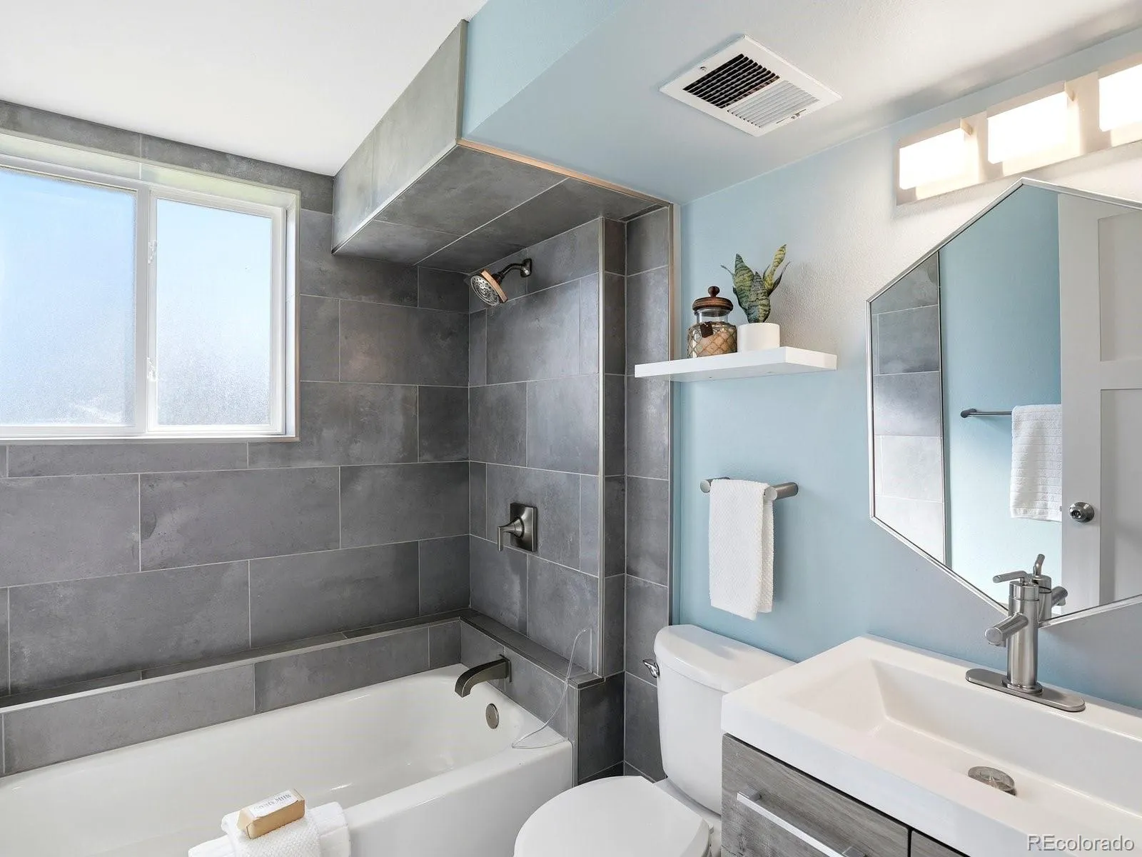 04162026192137 1600 33