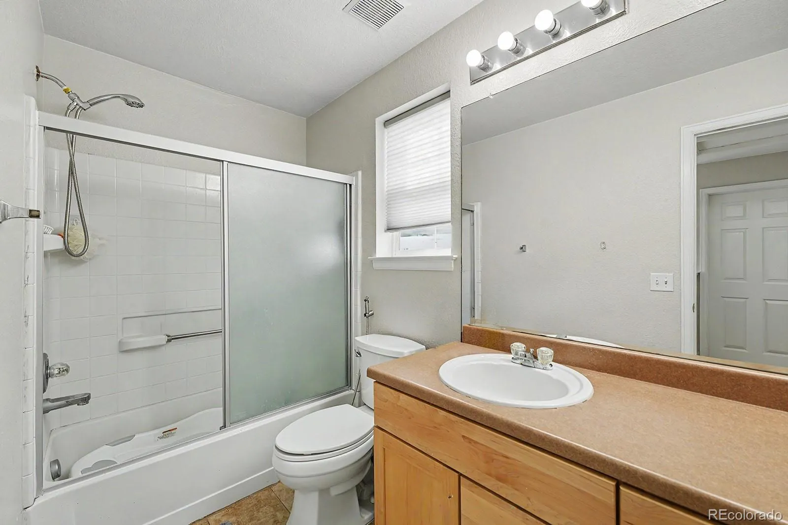 19551 E Wyoming Avenue Aurora CO 80017 MLS #REC3376189 05182026181834 1600 22