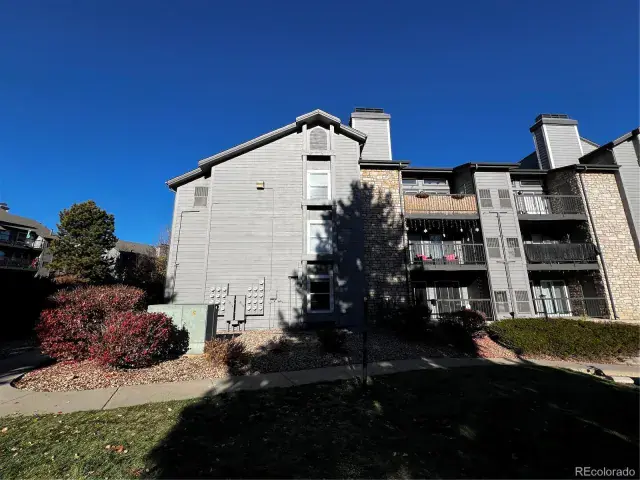 2575 S Syracuse Way #M108 Denver CO 80231 MLS #REC3381930 03212025043342 640 27