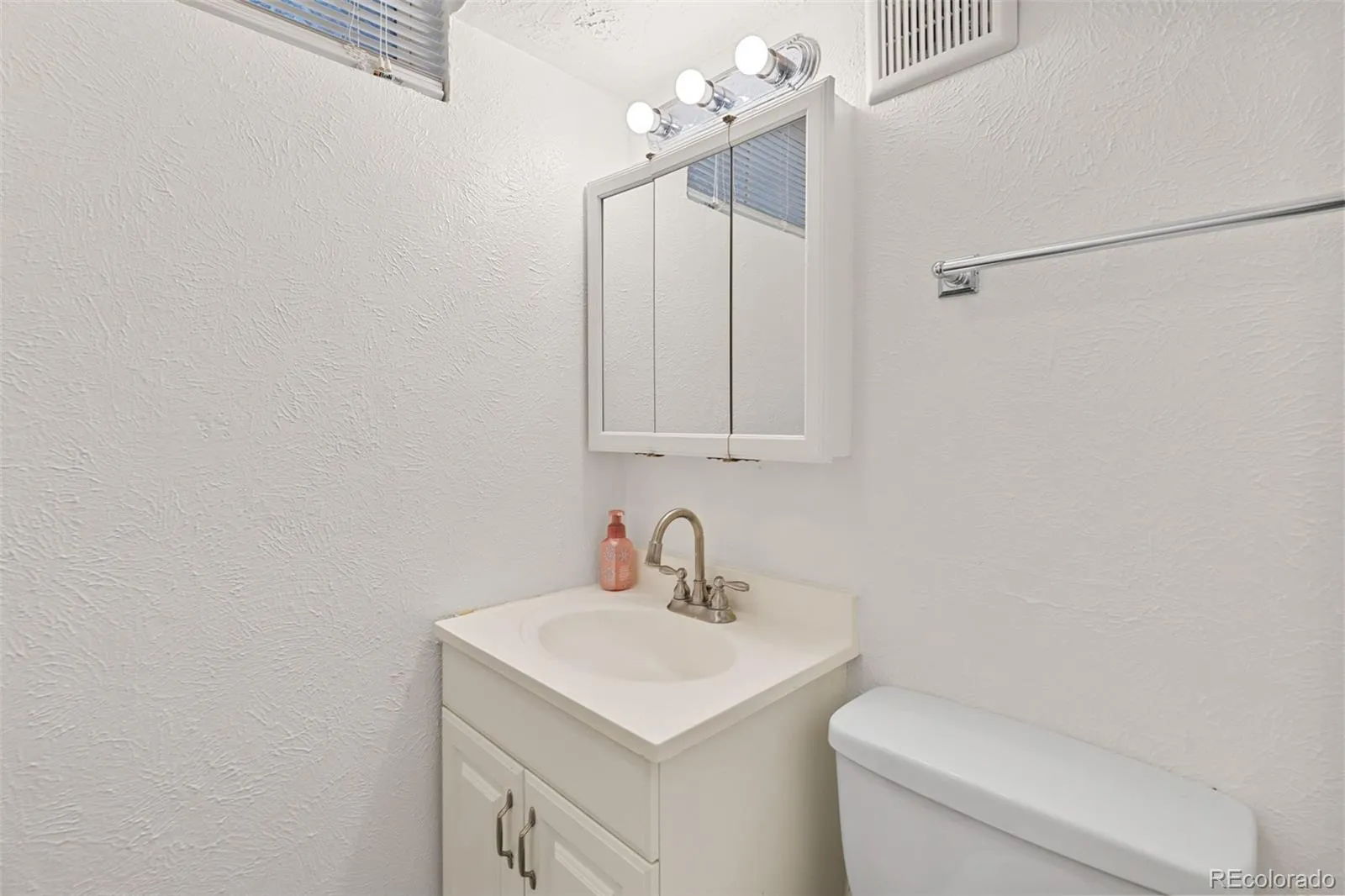 7230 Quivas Street Denver CO 80221 | MLS #REC3396644 04172026205655 1600 33