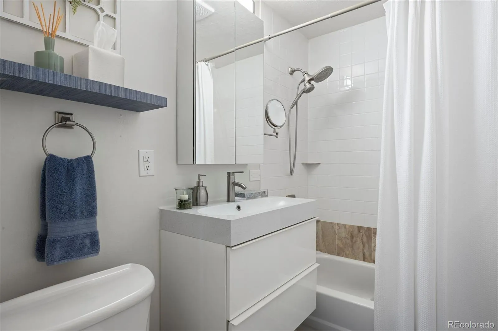 04032026220258 1600 16