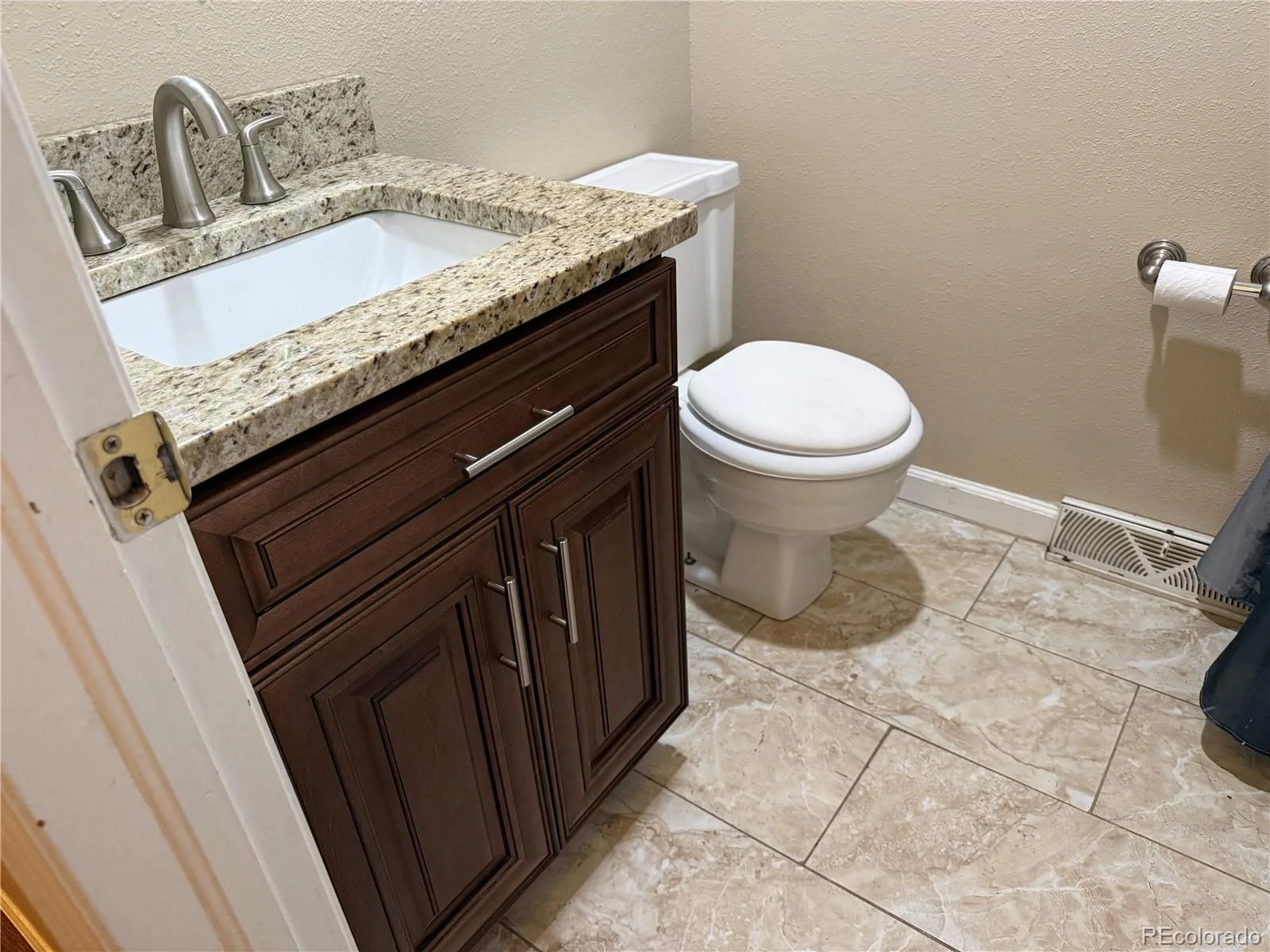 8235 W Florida Avenue Lakewood CO 80232 MLS #REC3400797 06212026034807 1600 16