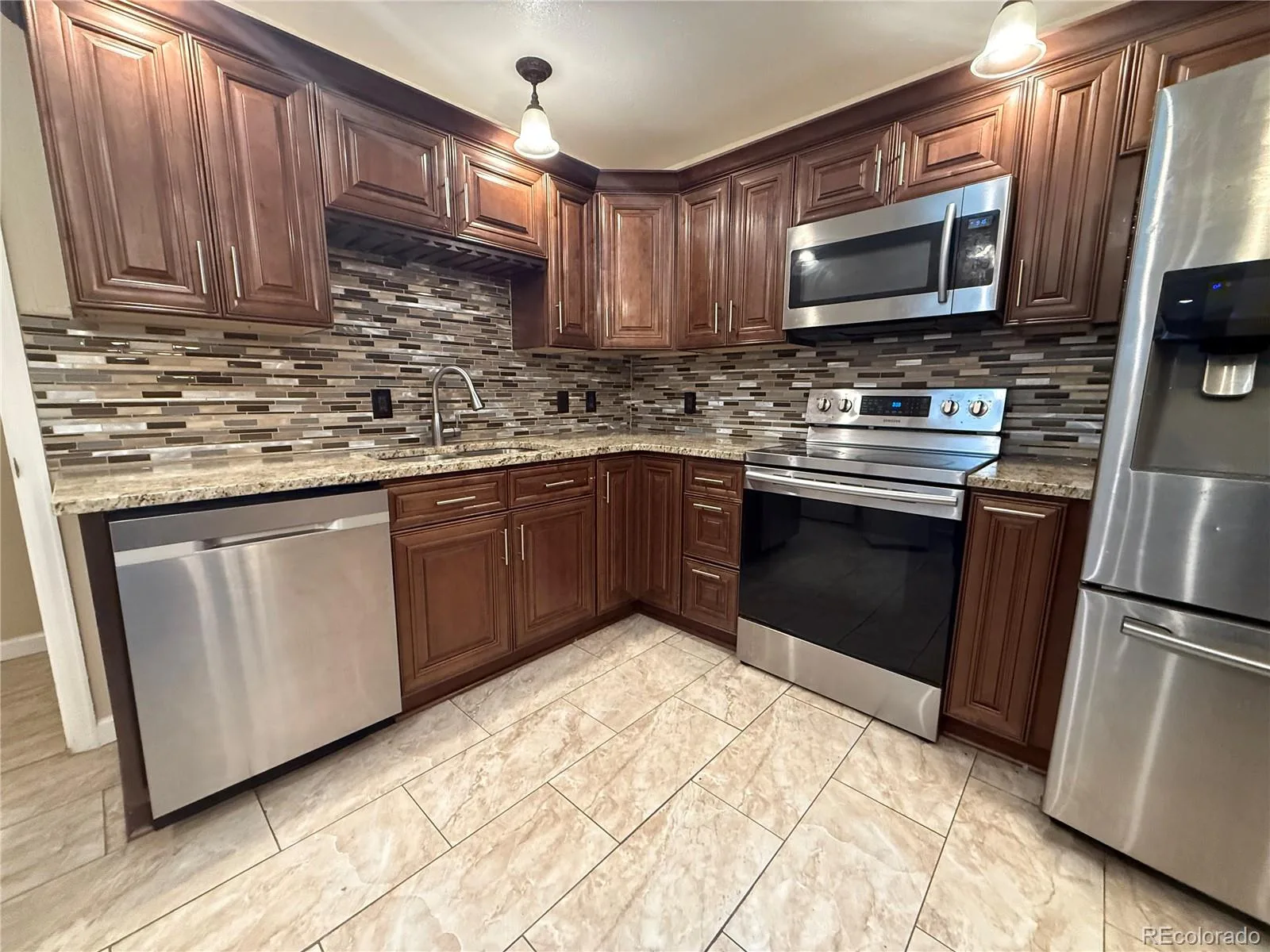 8235 W Florida Avenue Lakewood CO 80232 MLS #REC3400797 06212026034807 1600 2