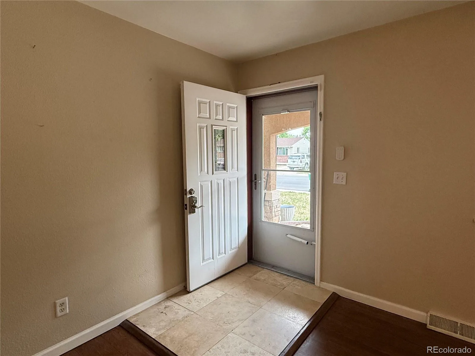 8235 W Florida Avenue Lakewood CO 80232 MLS #REC3400797 06212026034807 1600 8