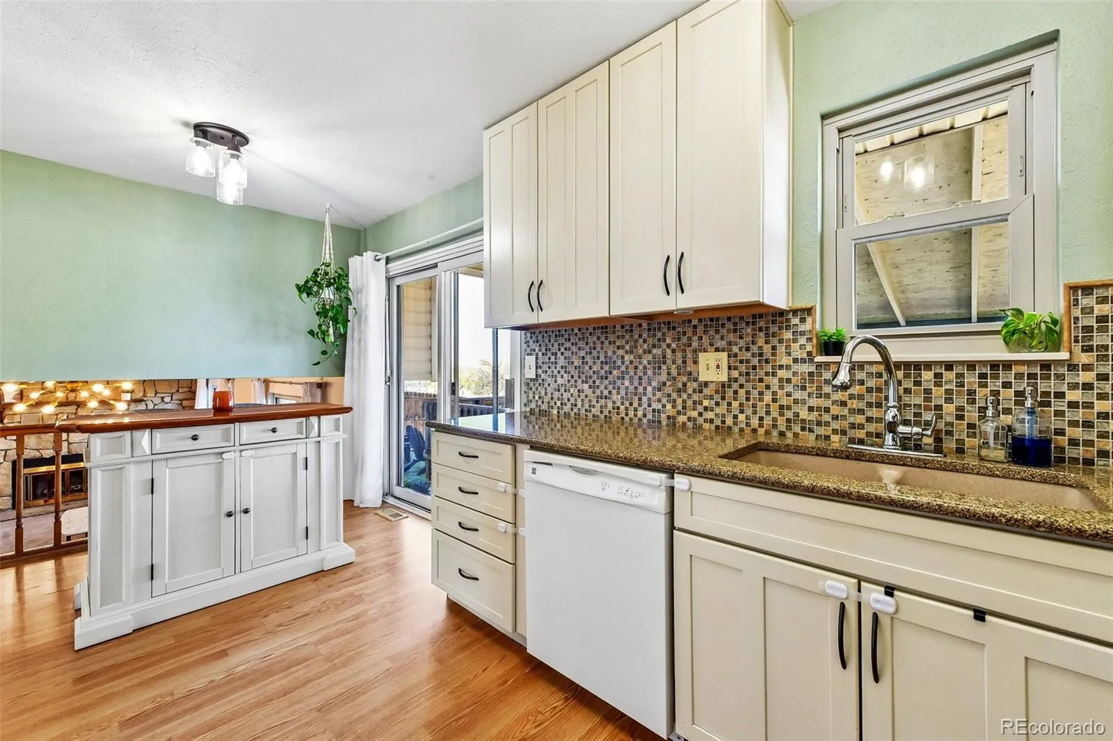 15979 E 18th Place Aurora CO 80011 MLS #REC3404490 04242026152451 1600 10
